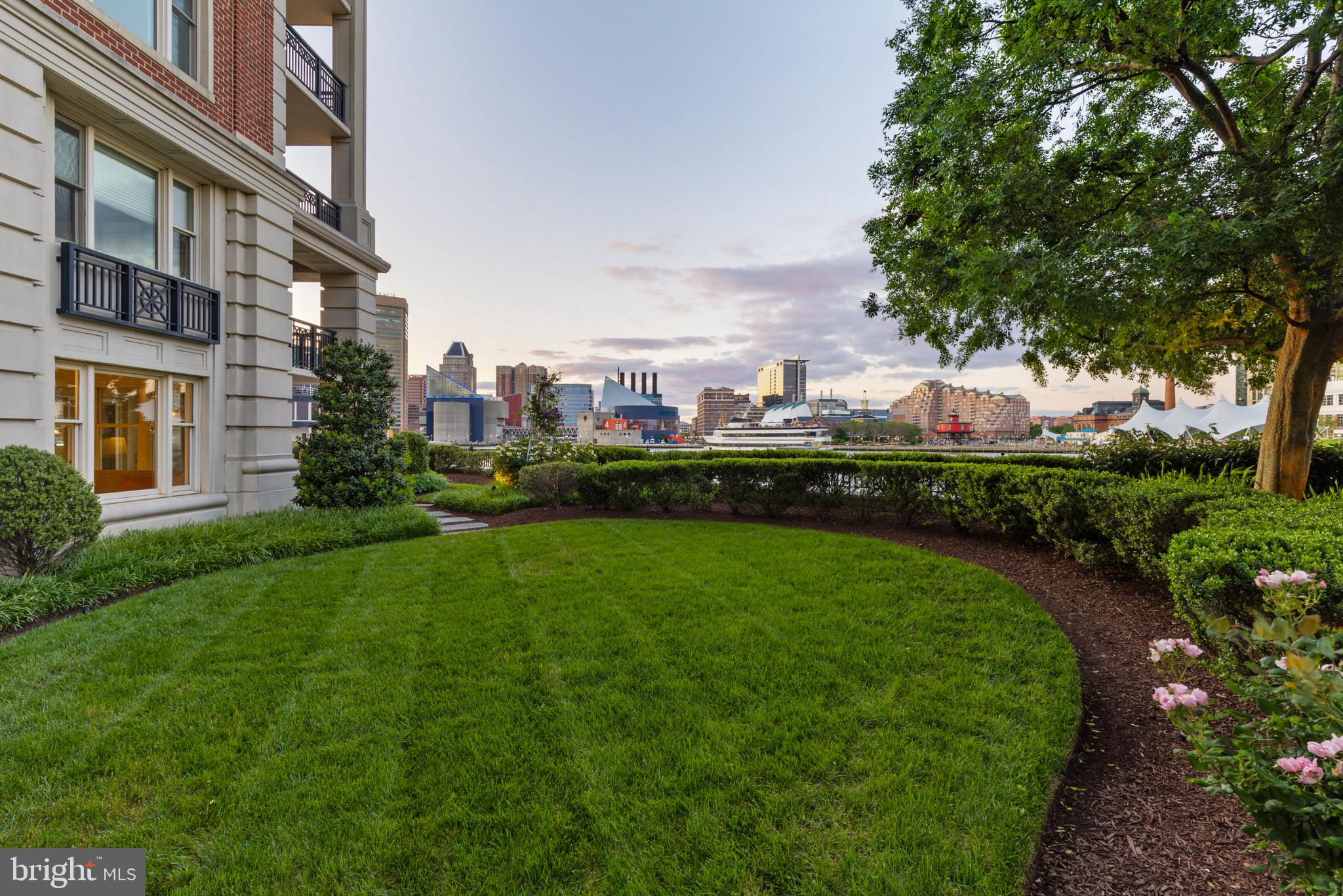 THE RITZ-CARLTON RESIDENCES - Residential