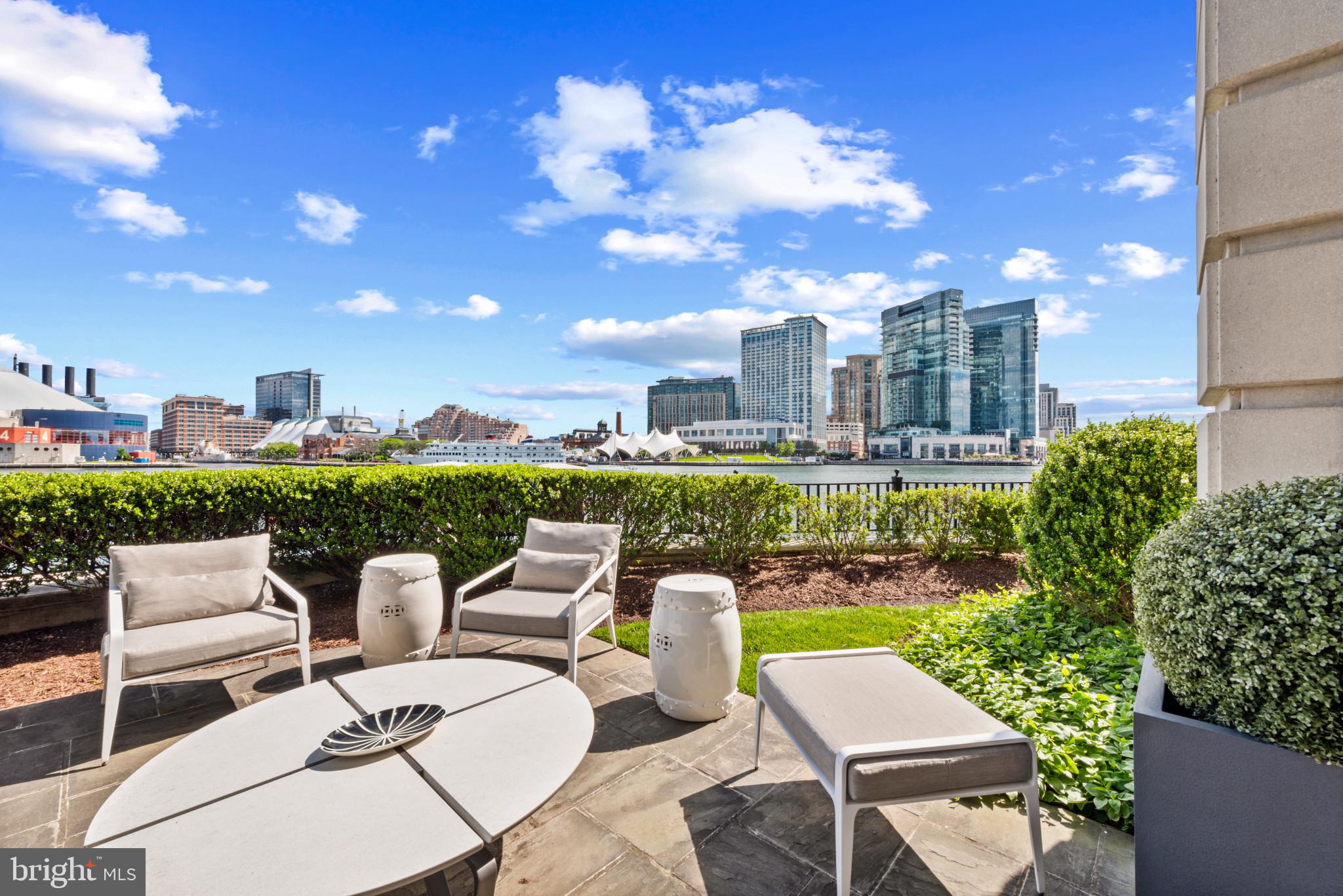 THE RITZ-CARLTON RESIDENCES - Residential