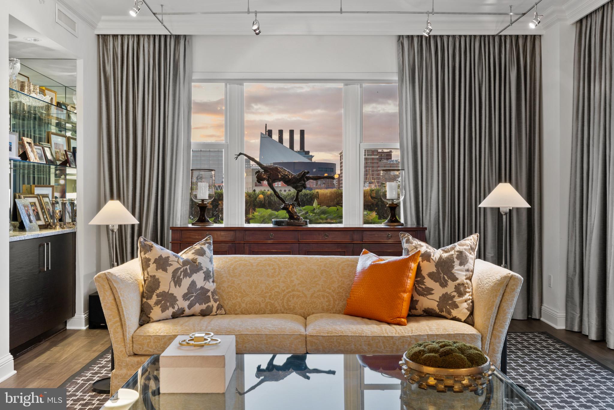 THE RITZ-CARLTON RESIDENCES - Residential