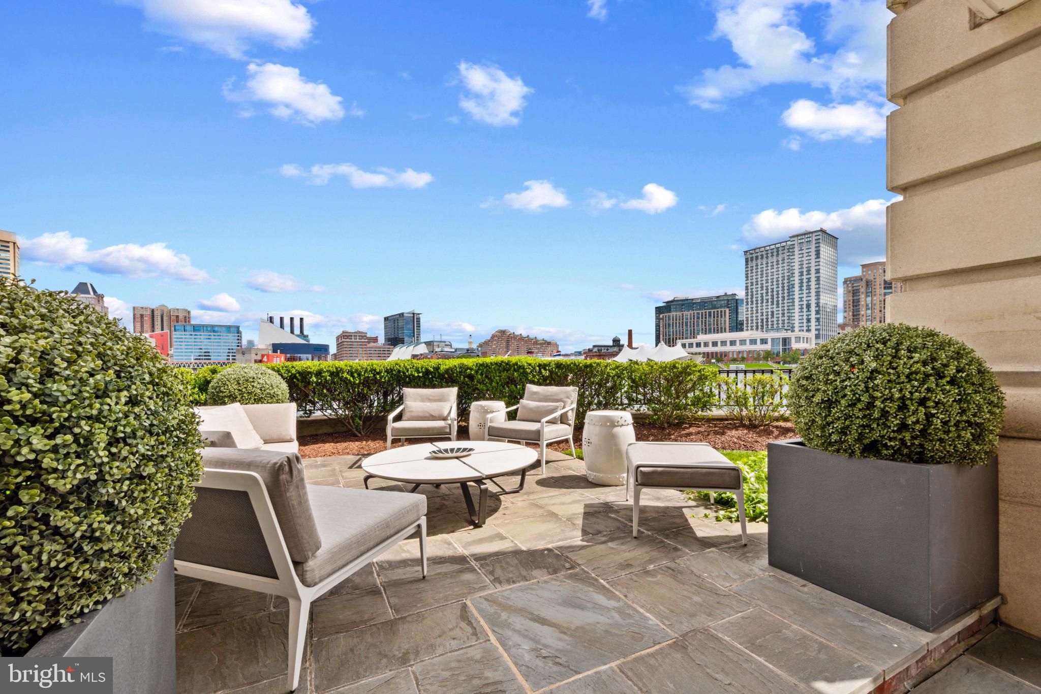 THE RITZ-CARLTON RESIDENCES - Residential