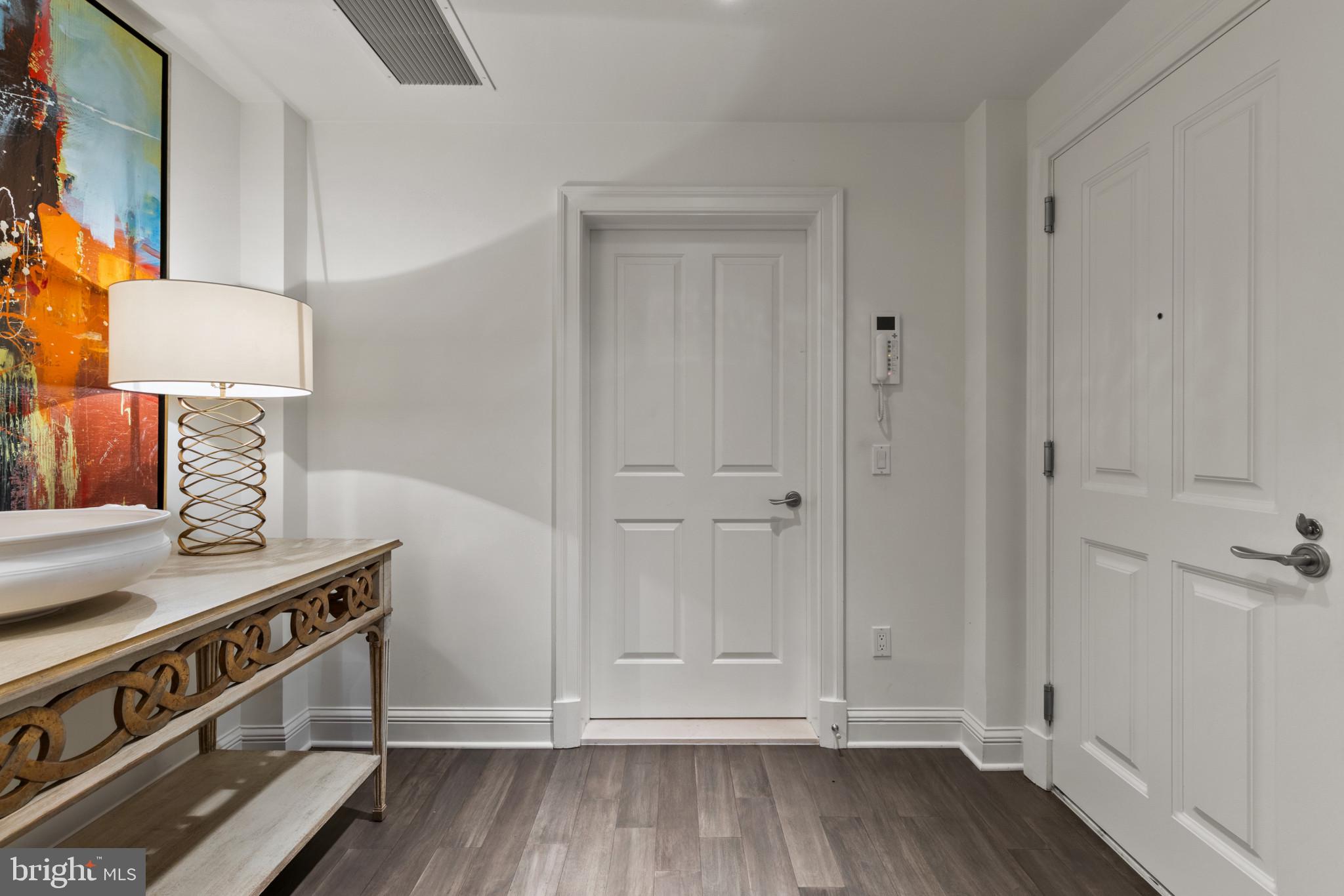 THE RITZ-CARLTON RESIDENCES - Residential