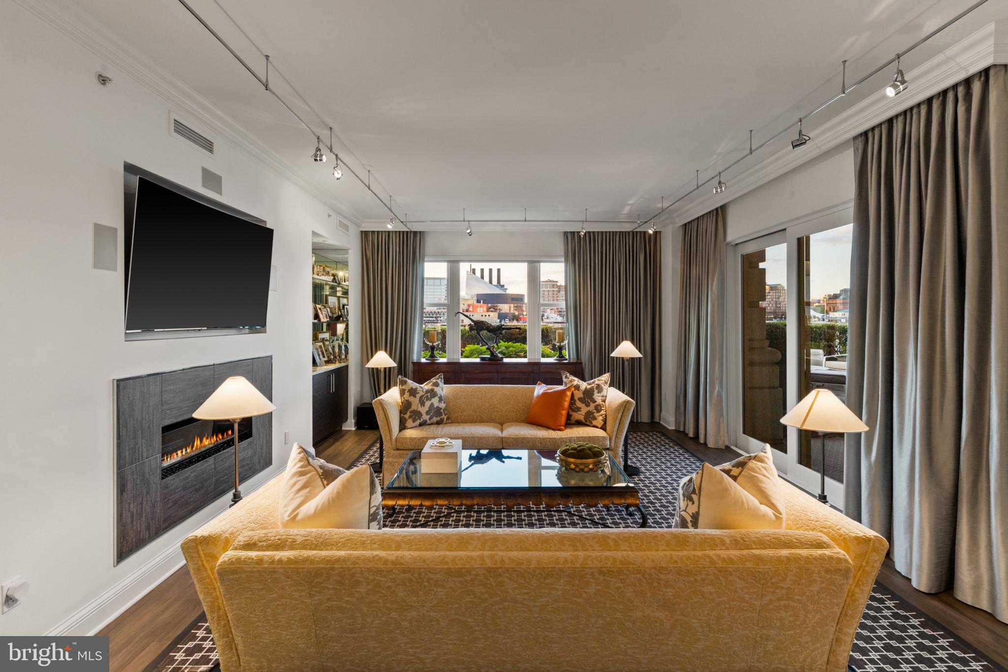 THE RITZ-CARLTON RESIDENCES - Residential