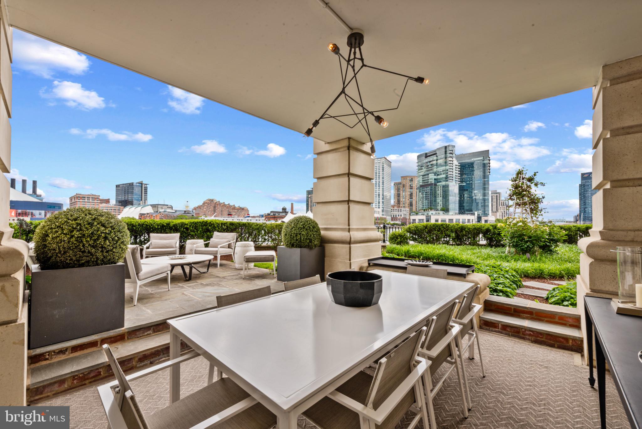 THE RITZ-CARLTON RESIDENCES - Residential