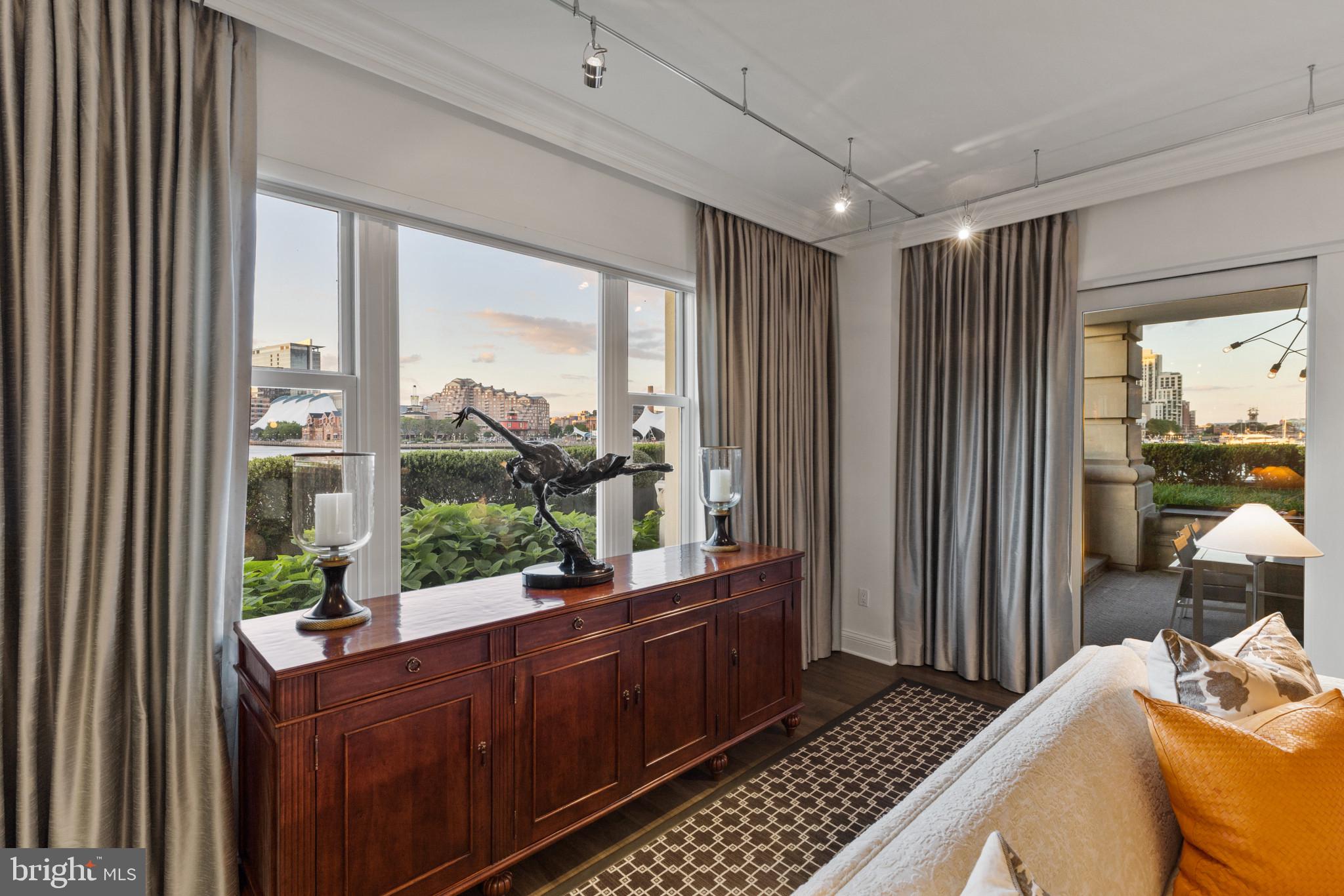 THE RITZ-CARLTON RESIDENCES - Residential