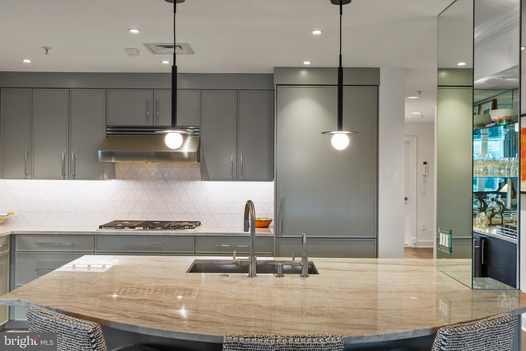 THE RITZ-CARLTON RESIDENCES - Residential