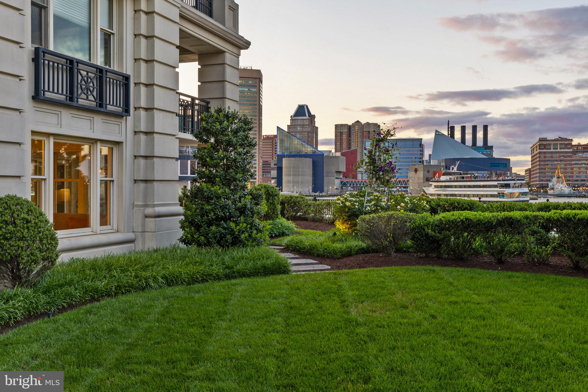 THE RITZ-CARLTON RESIDENCES - Residential