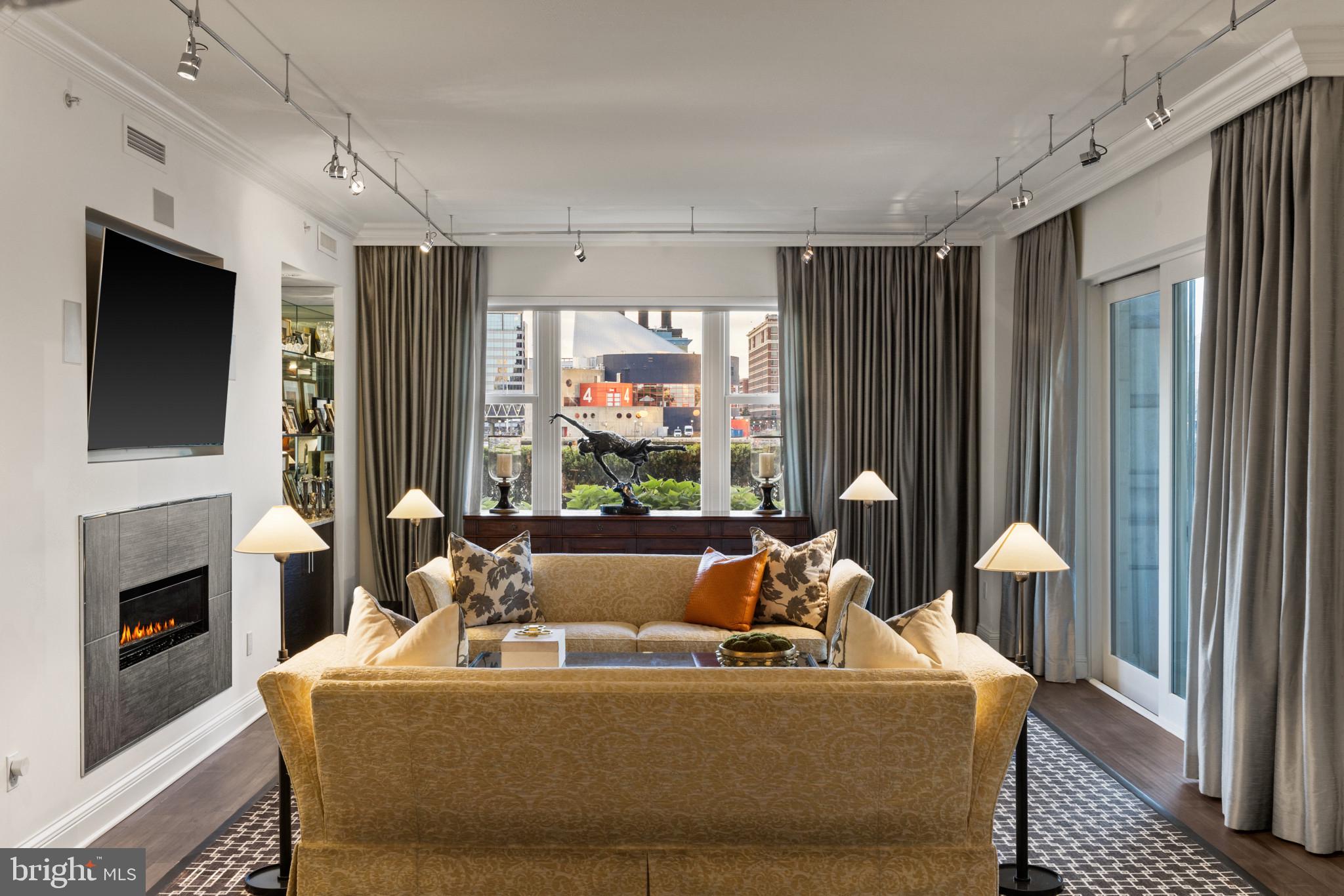 THE RITZ-CARLTON RESIDENCES - Residential