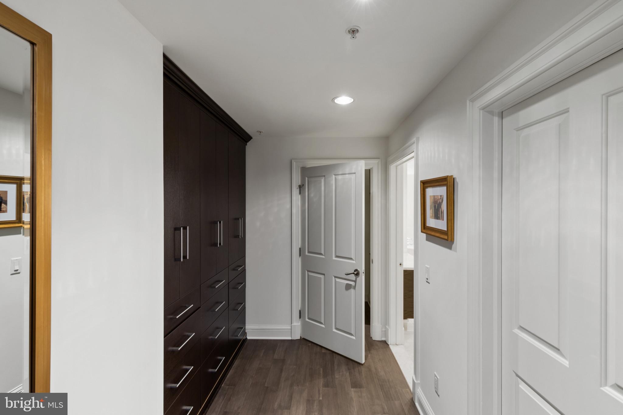 THE RITZ-CARLTON RESIDENCES - Residential