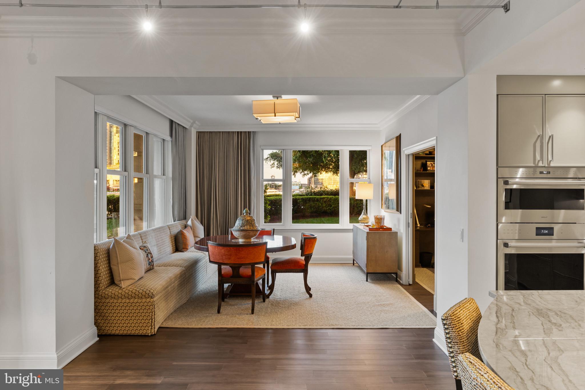 THE RITZ-CARLTON RESIDENCES - Residential