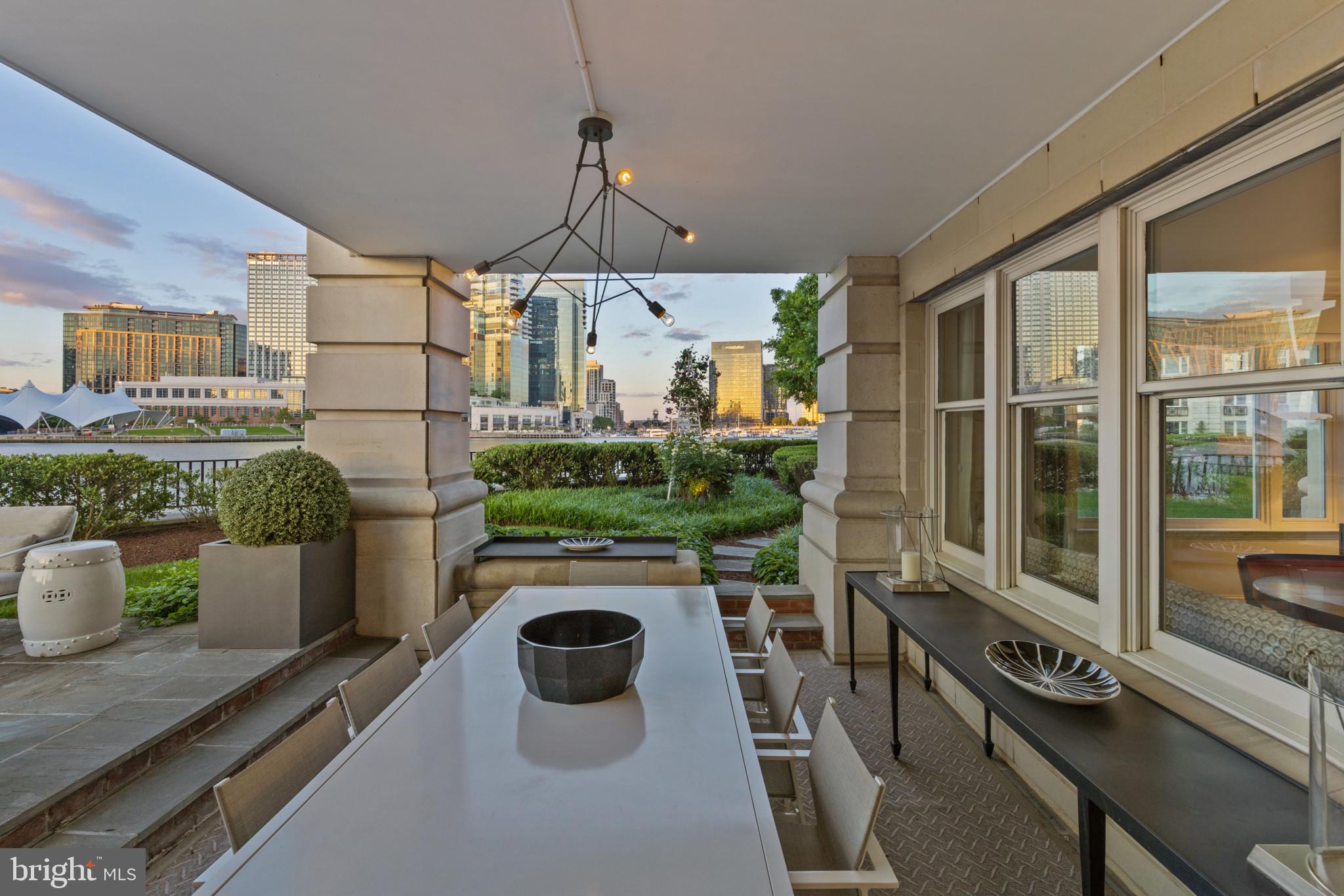 THE RITZ-CARLTON RESIDENCES - Residential
