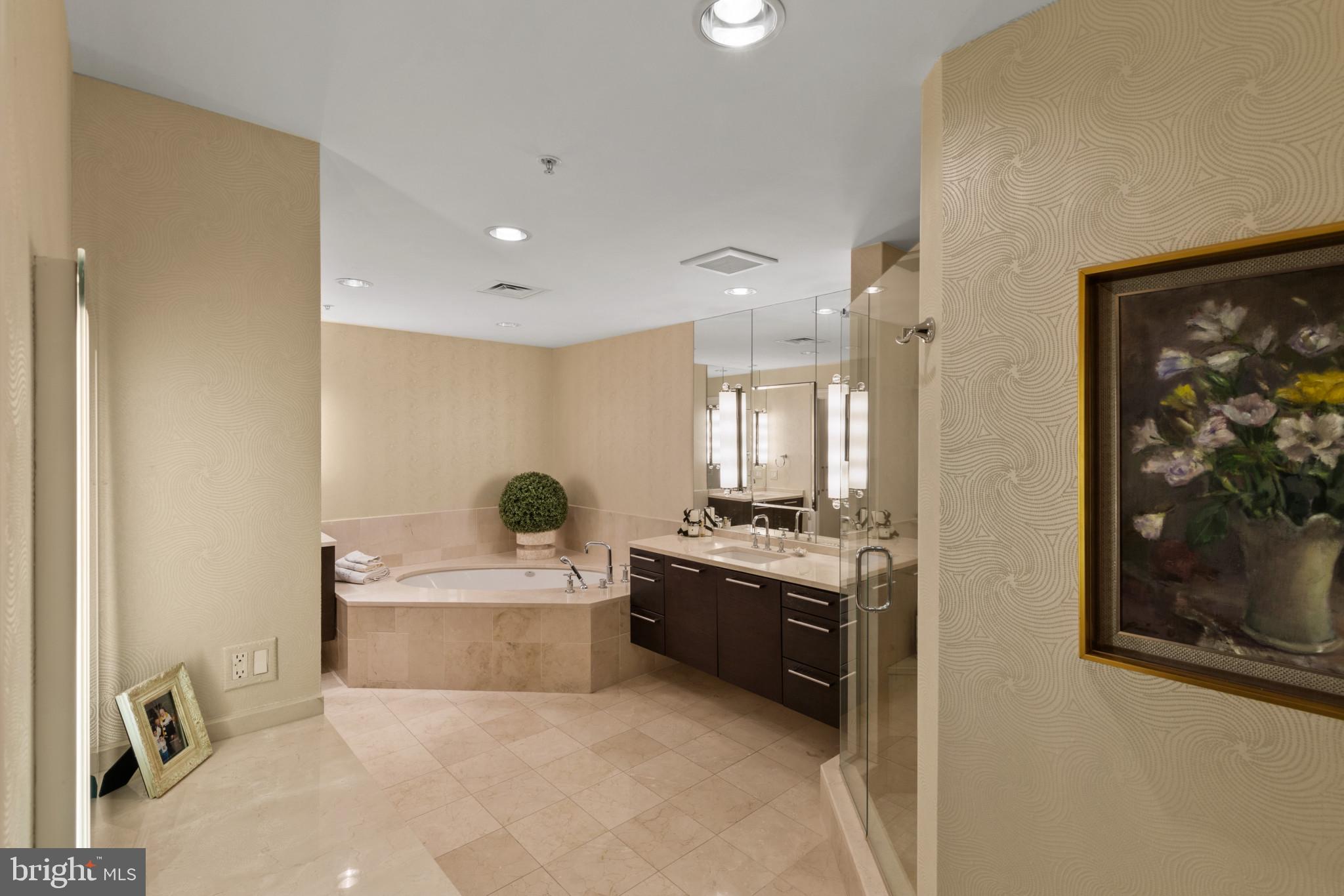 THE RITZ-CARLTON RESIDENCES - Residential