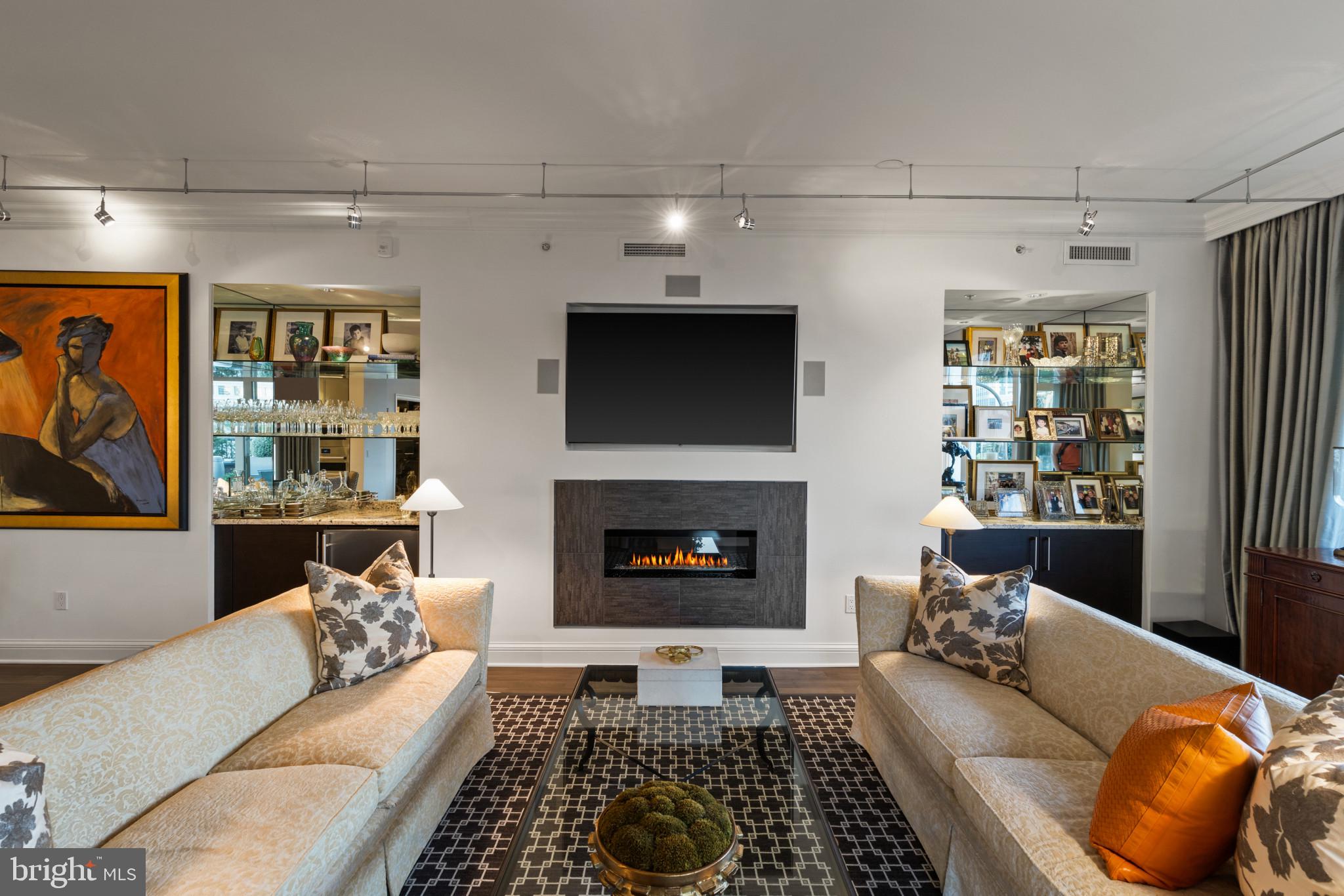 THE RITZ-CARLTON RESIDENCES - Residential