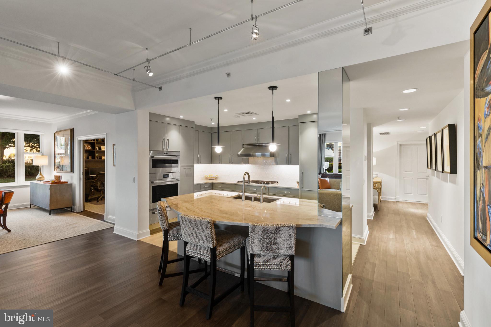 THE RITZ-CARLTON RESIDENCES - Residential