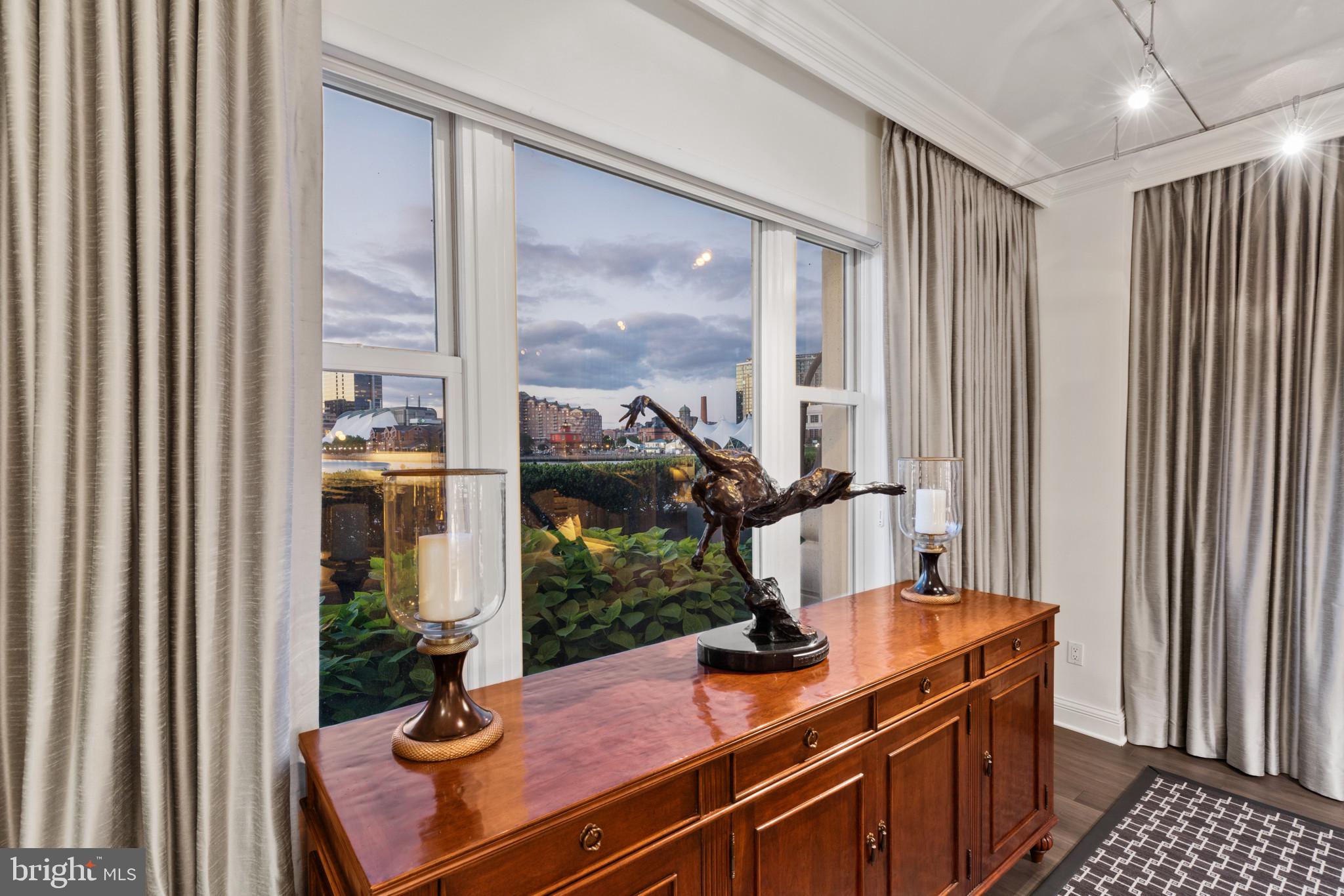 THE RITZ-CARLTON RESIDENCES - Residential