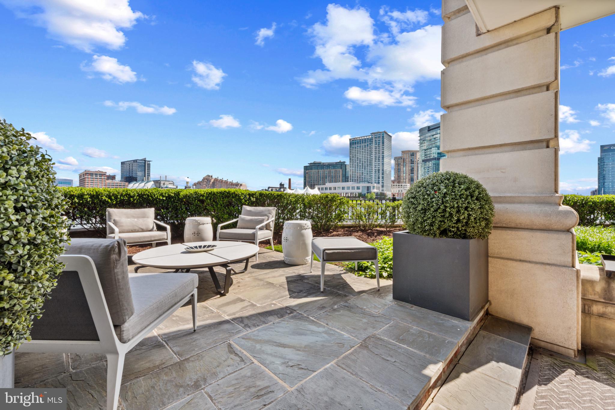 THE RITZ-CARLTON RESIDENCES - Residential