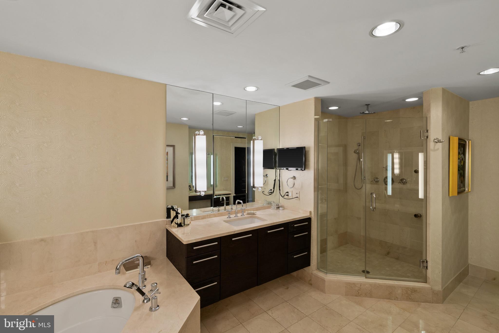 THE RITZ-CARLTON RESIDENCES - Residential