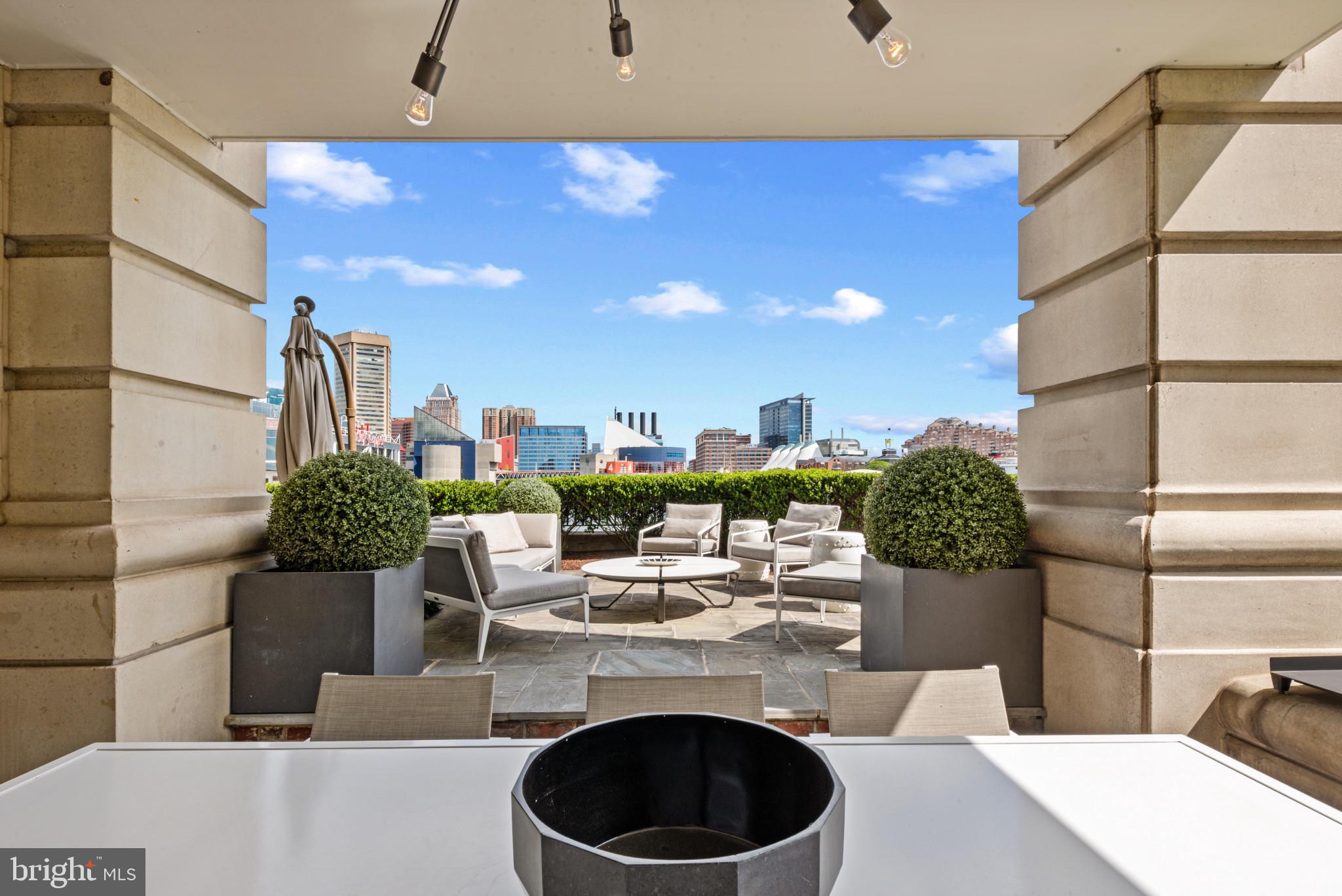 THE RITZ-CARLTON RESIDENCES - Residential