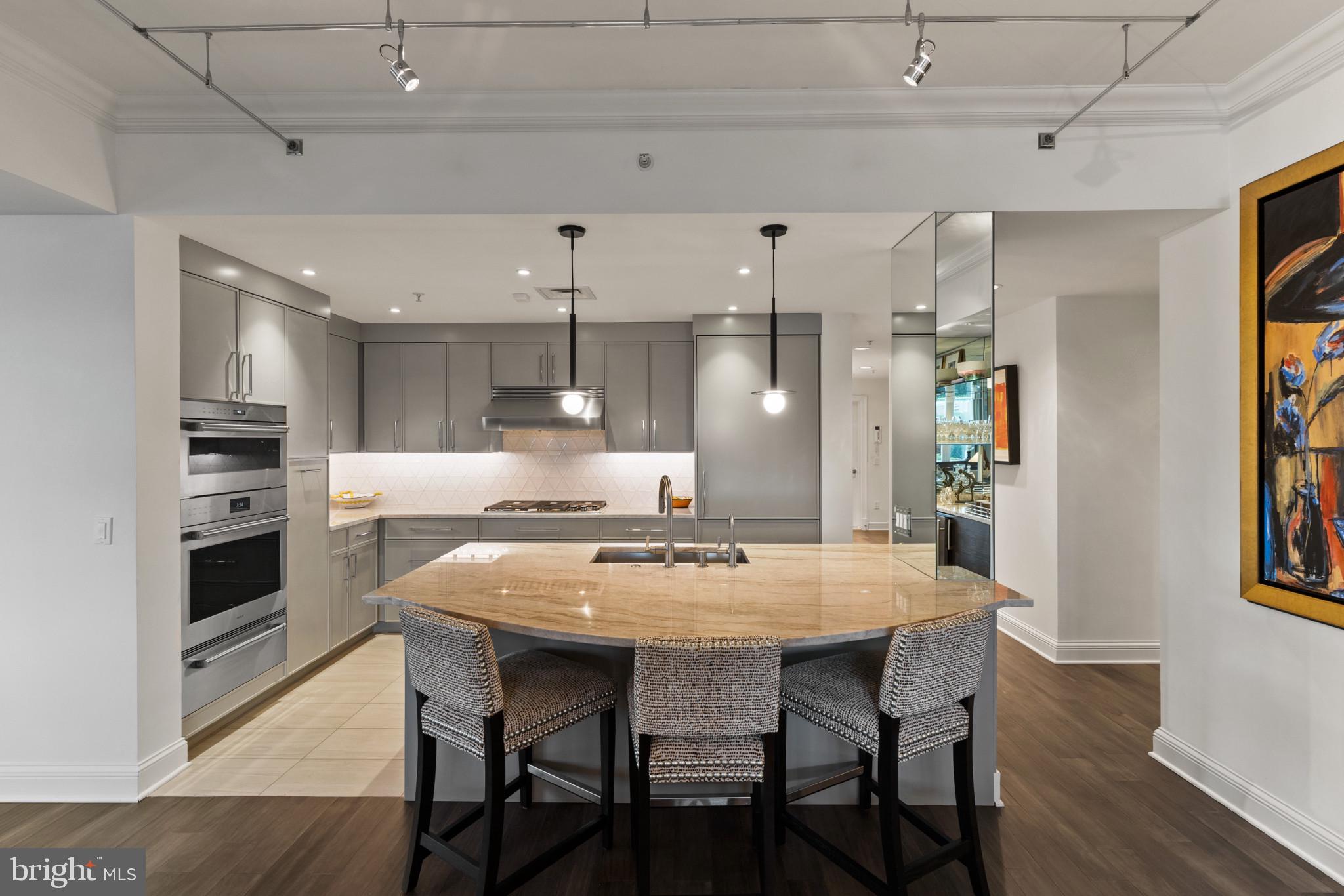 THE RITZ-CARLTON RESIDENCES - Residential