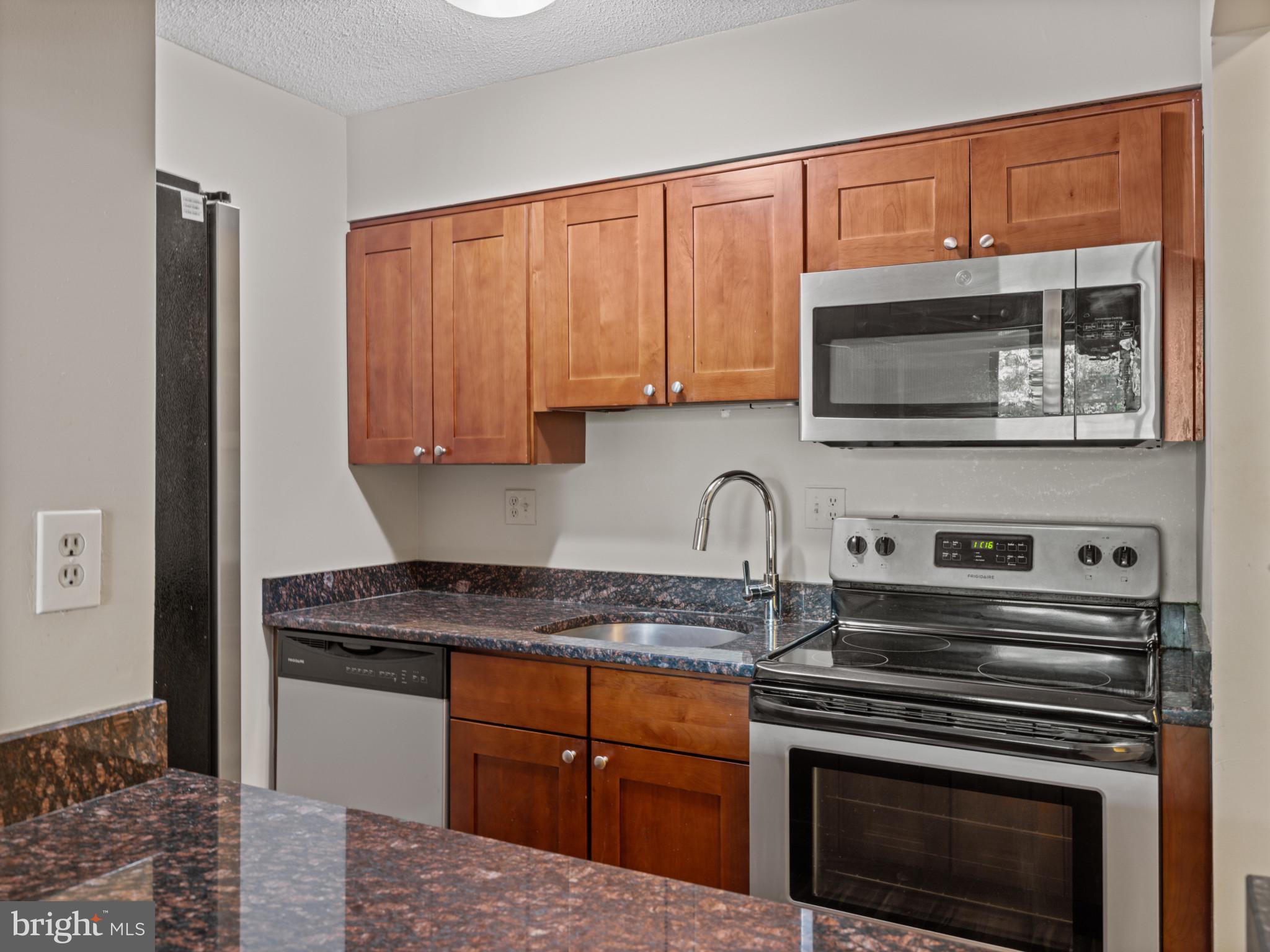 ENCORE OF MCLEAN - Residential Lease