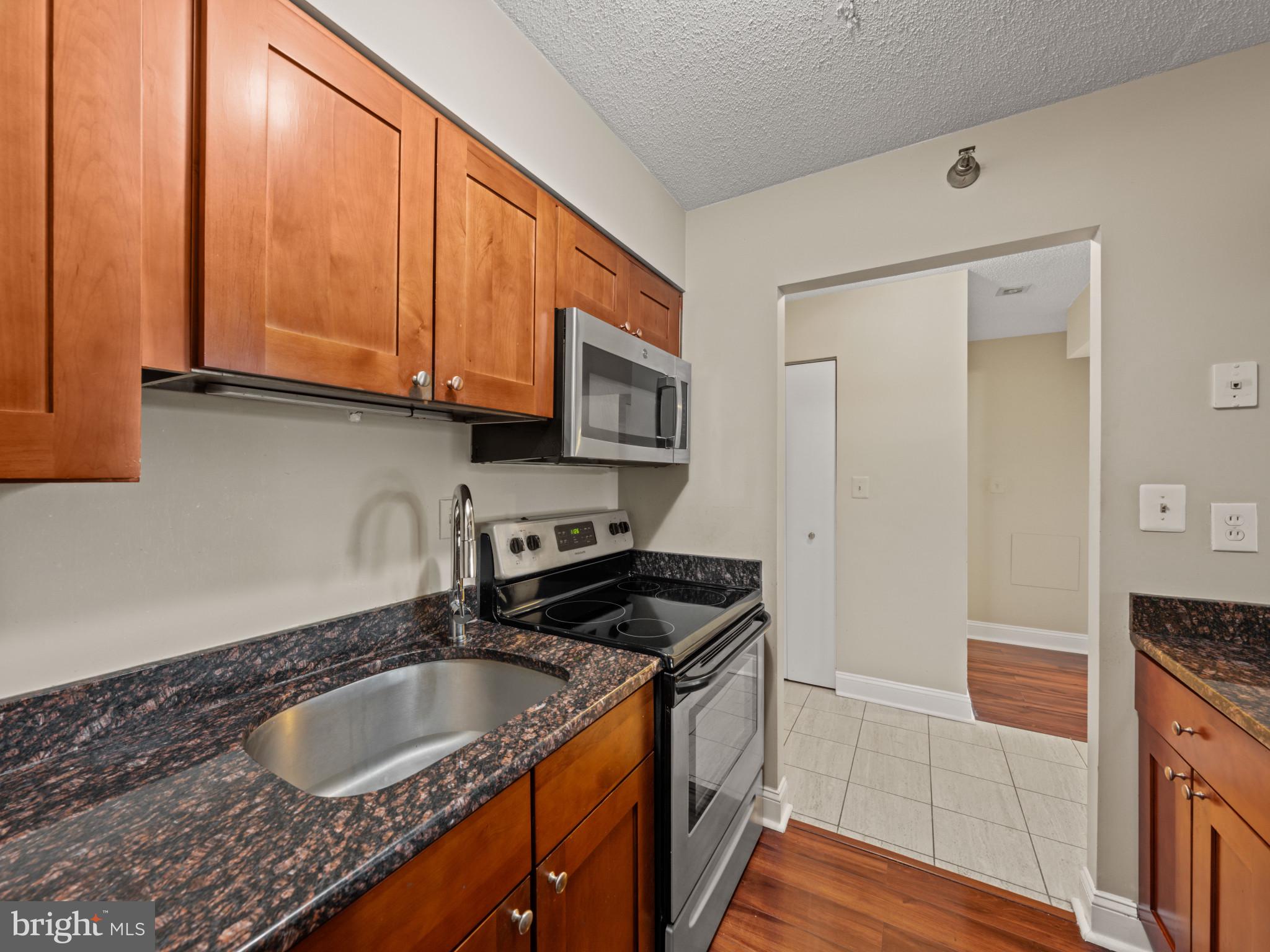 ENCORE OF MCLEAN - Residential Lease