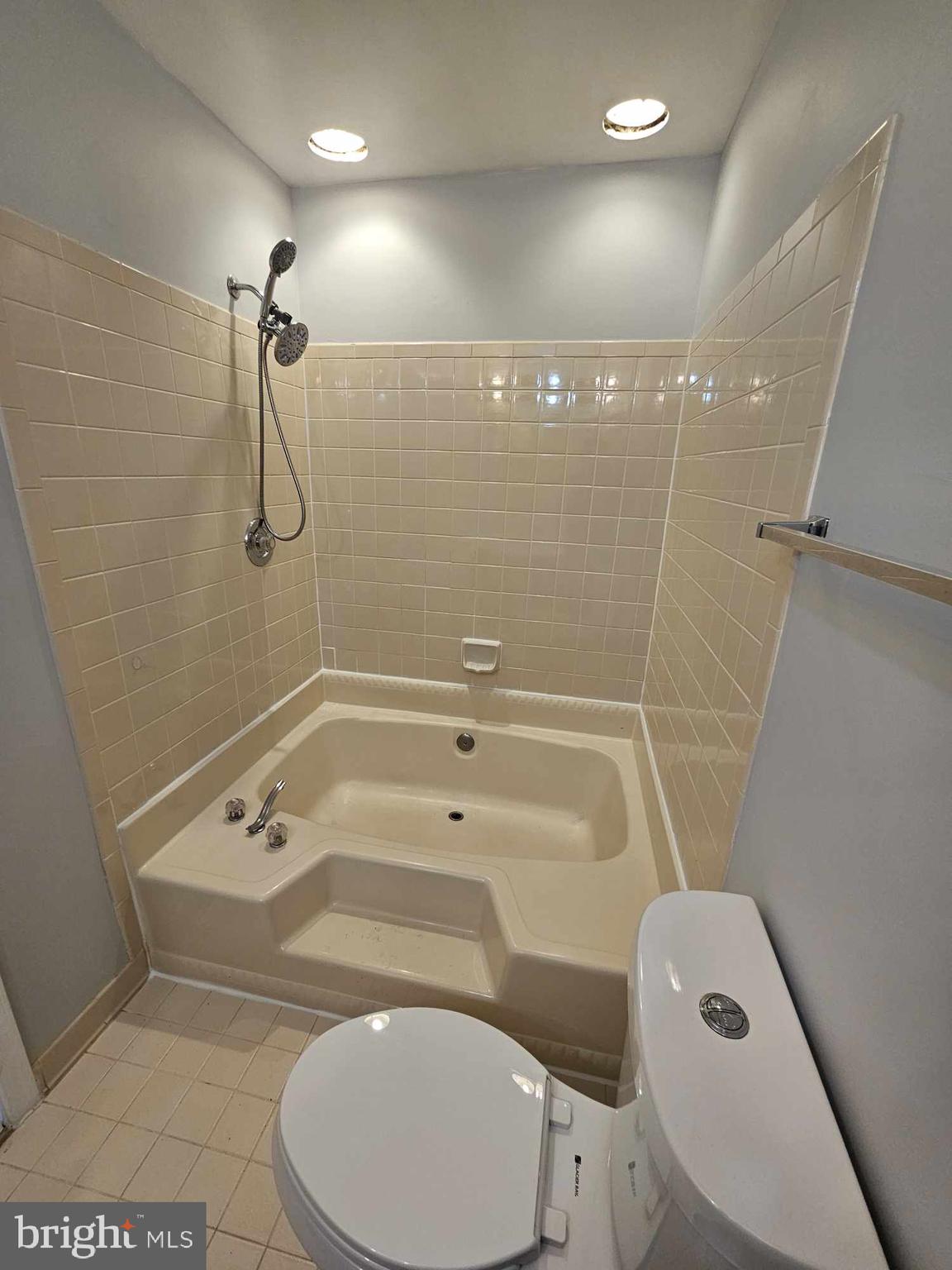 LAKE RIDGE - Residential Lease