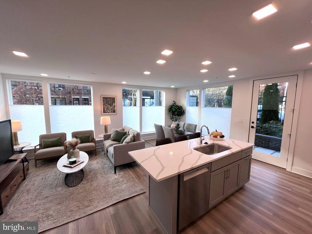 701 N HENRY STREET 205