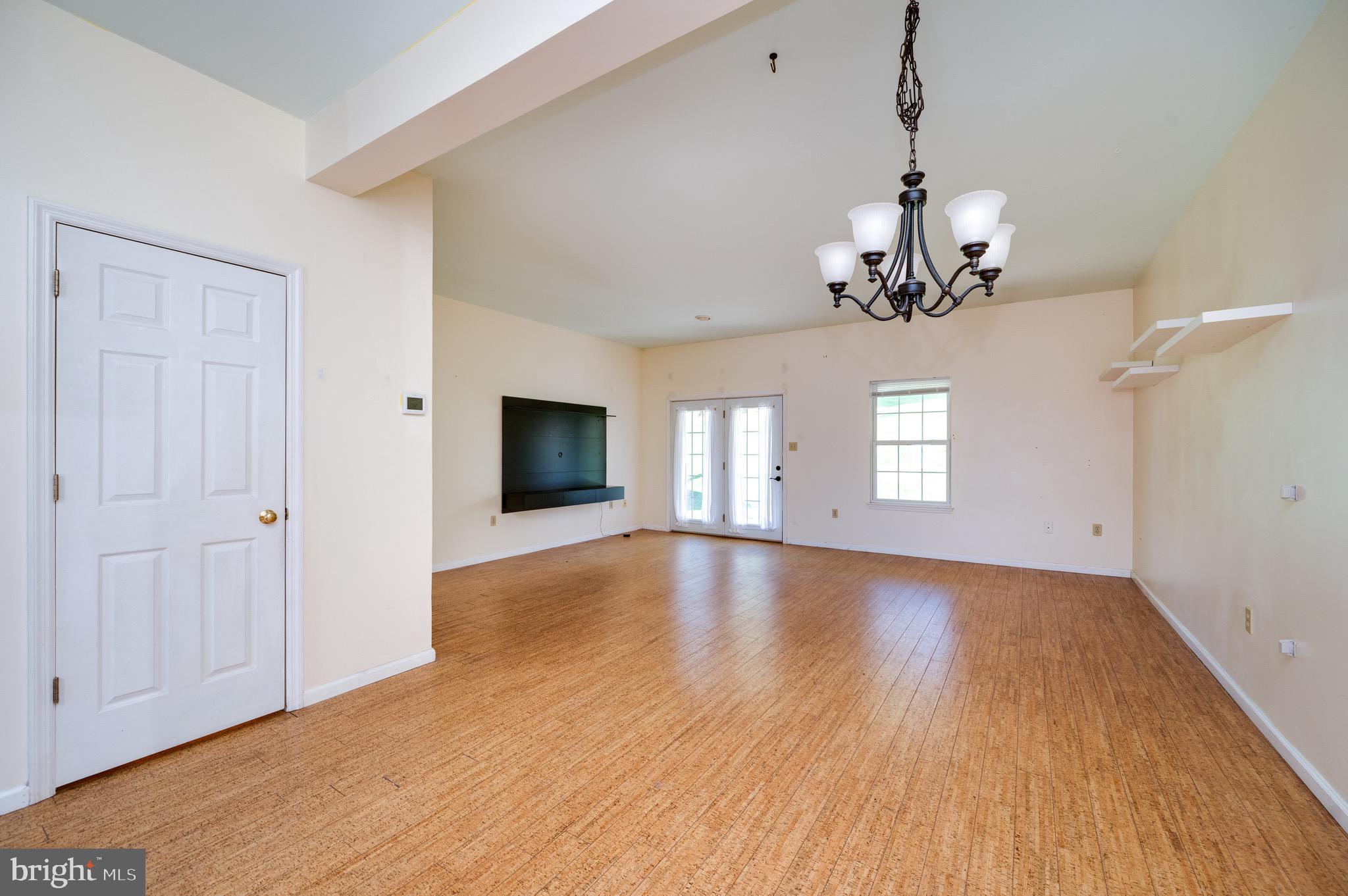 THOMAS GARDENS - Residential