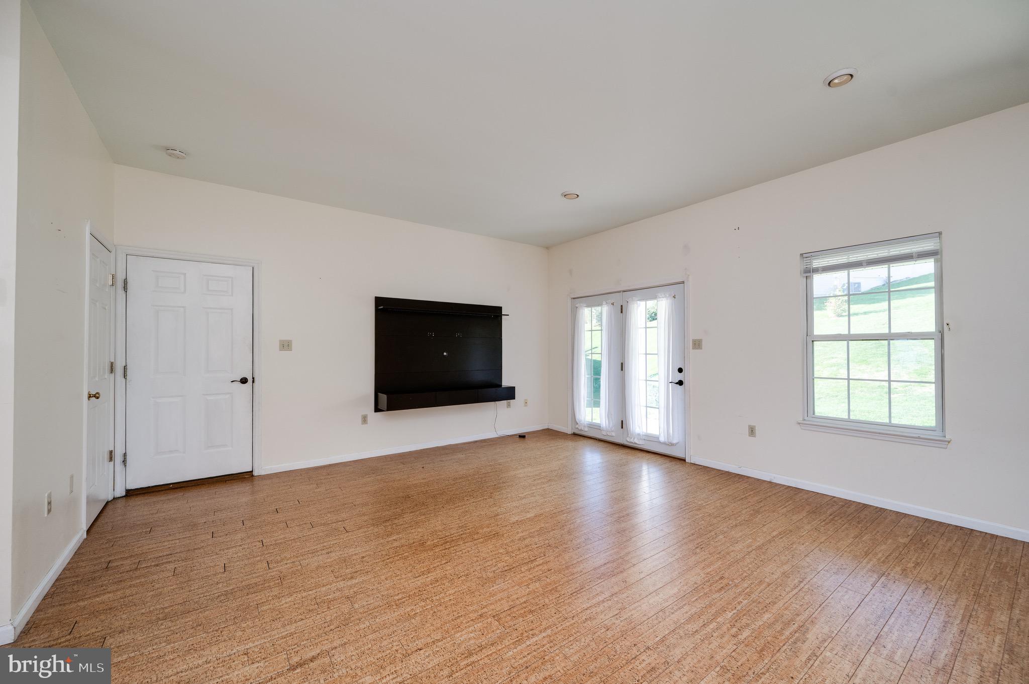 THOMAS GARDENS - Residential