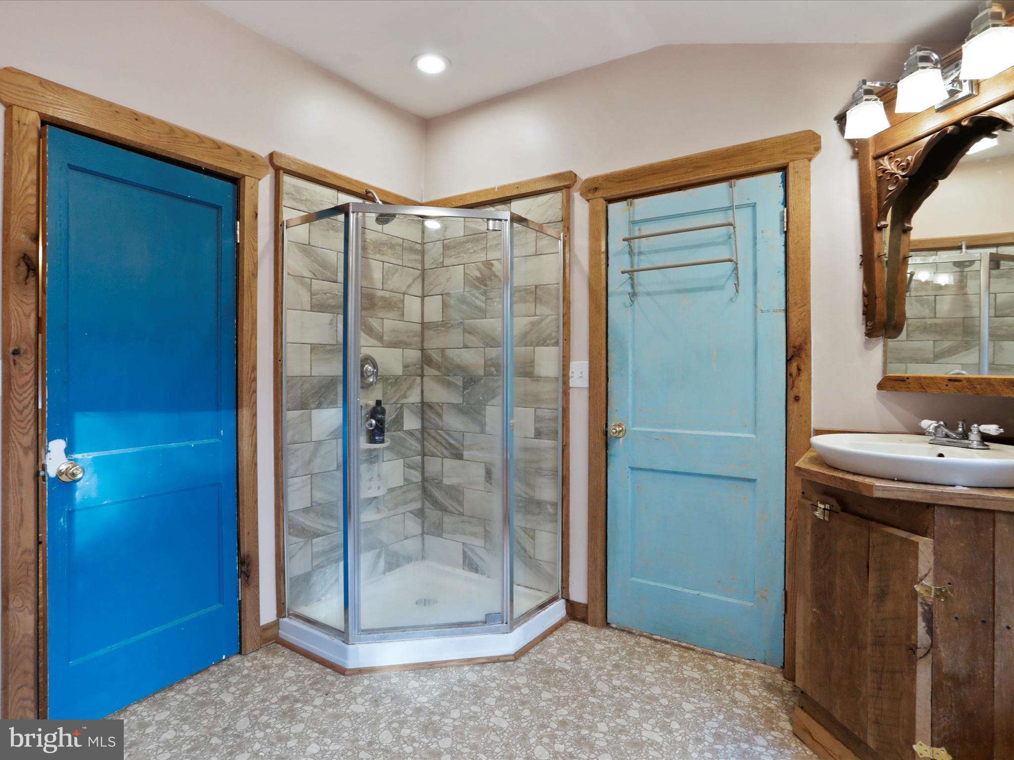 MOUNTAIN RIVER RETREAT - Residential