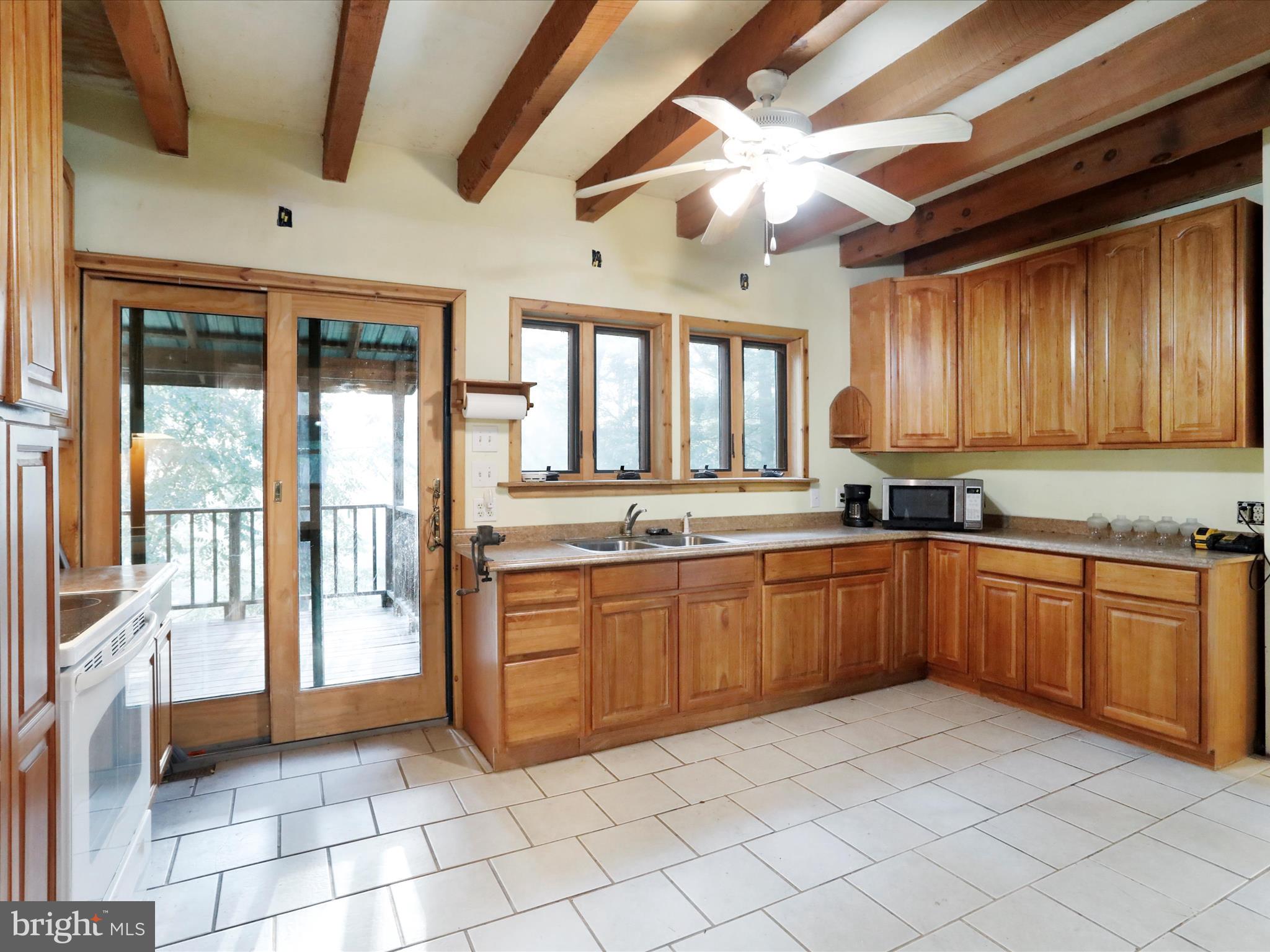 MOUNTAIN RIVER RETREAT - Residential