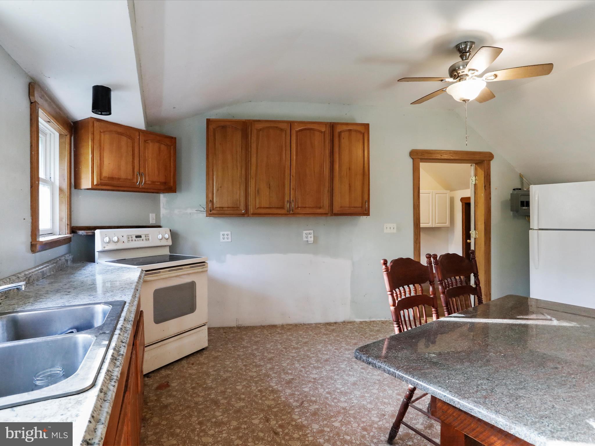 MOUNTAIN RIVER RETREAT - Residential