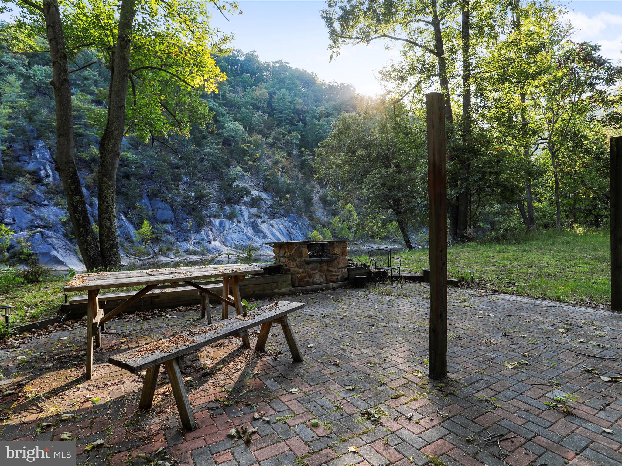 MOUNTAIN RIVER RETREAT - Residential