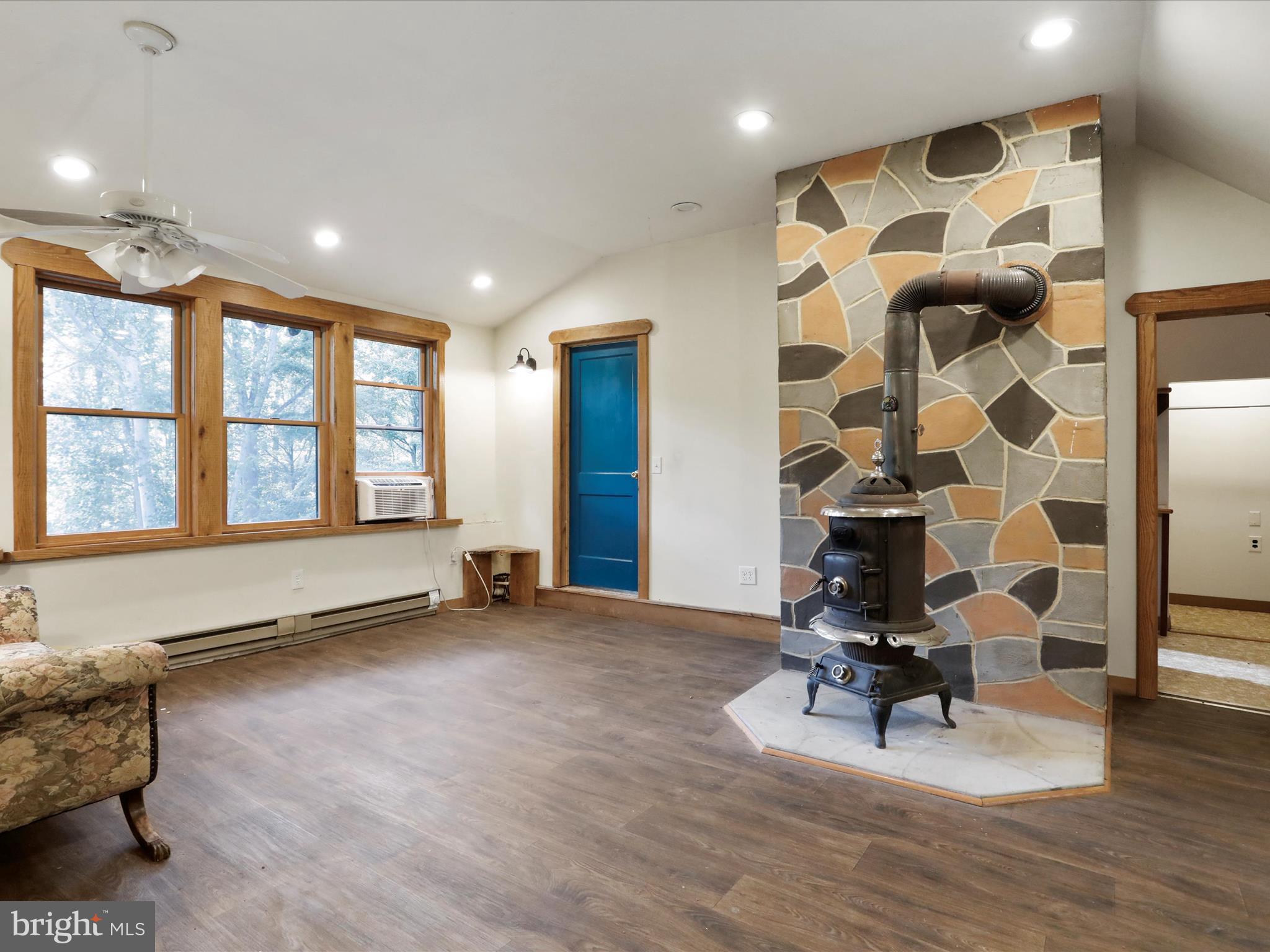 MOUNTAIN RIVER RETREAT - Residential