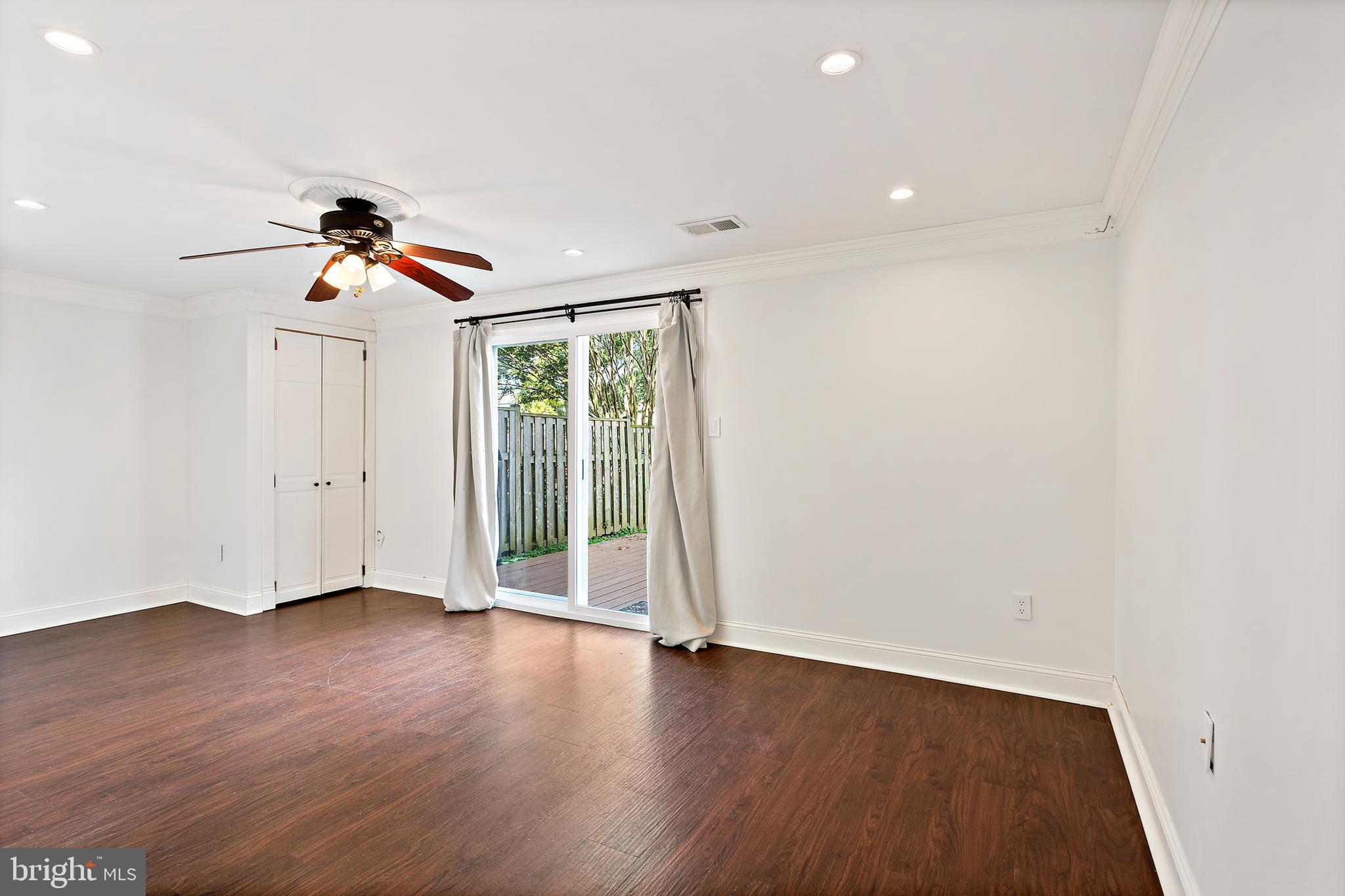 GLADE TOWN - Residential