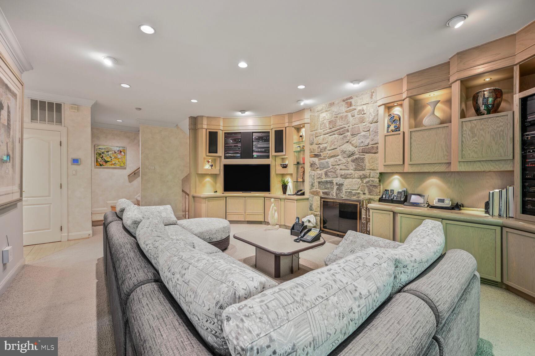 GROSVENOR WOODS - Residential