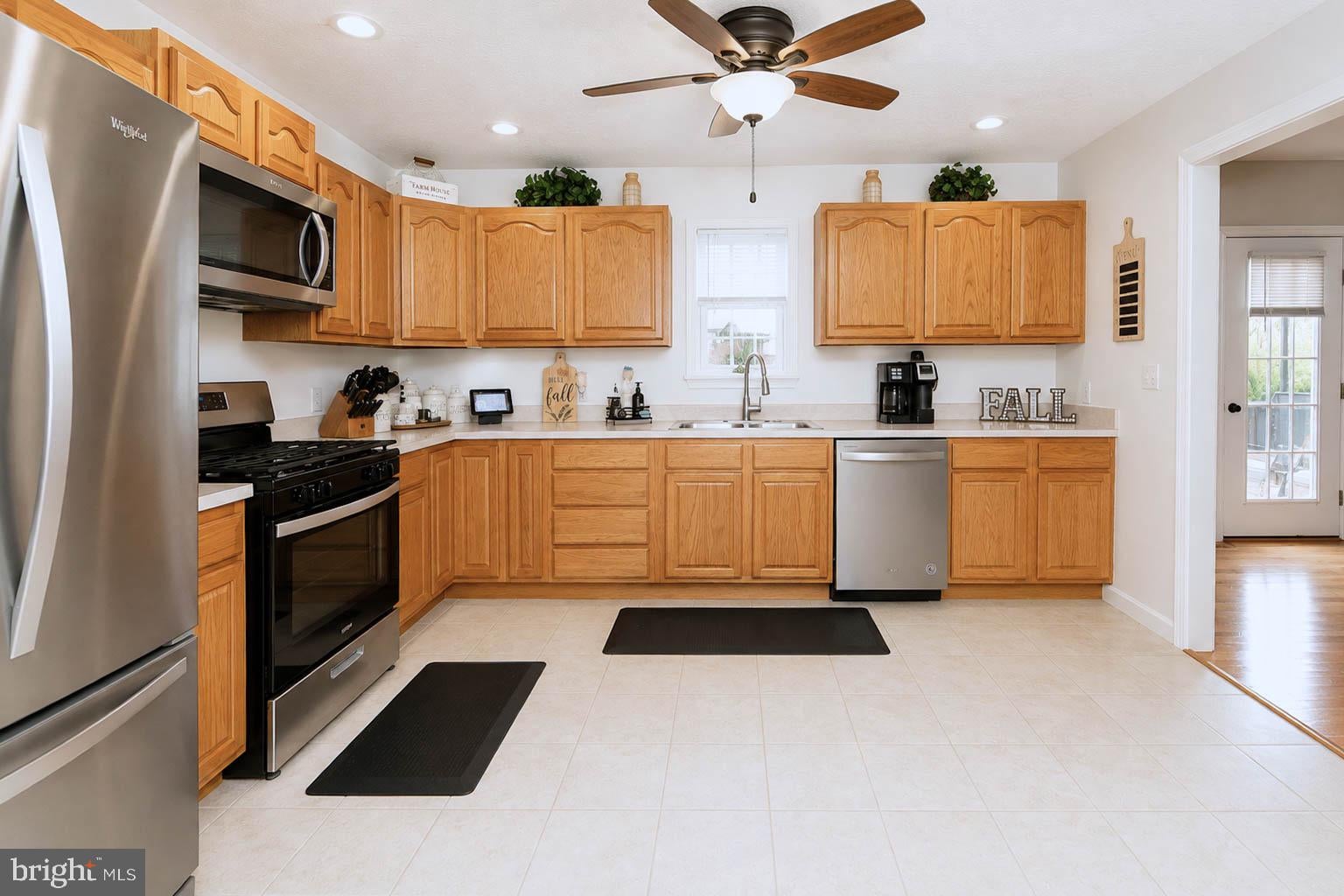 6 ROLLING OAKS ESTATES