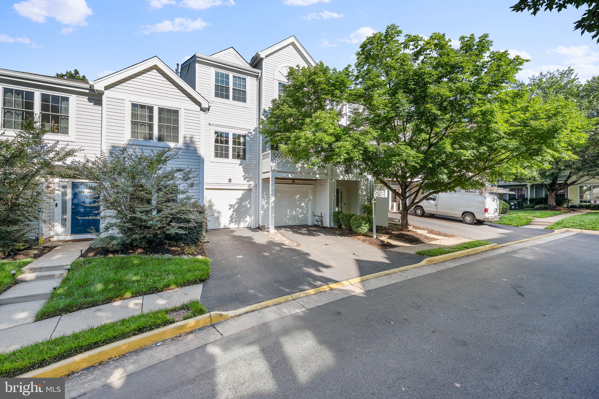 LIFESTYLE AT SULLY STATION - Residential