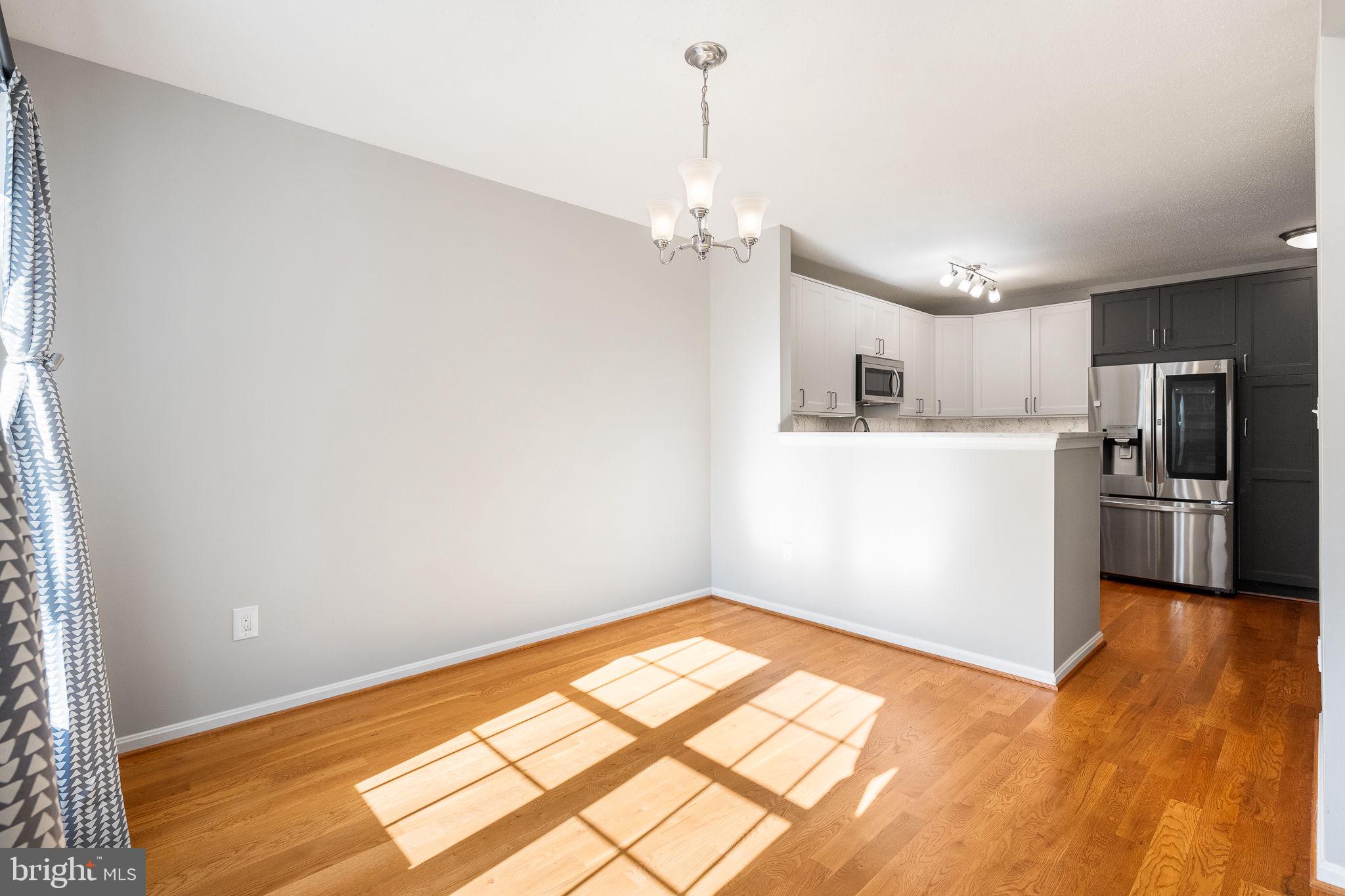 LIFESTYLE AT SULLY STATION - Residential