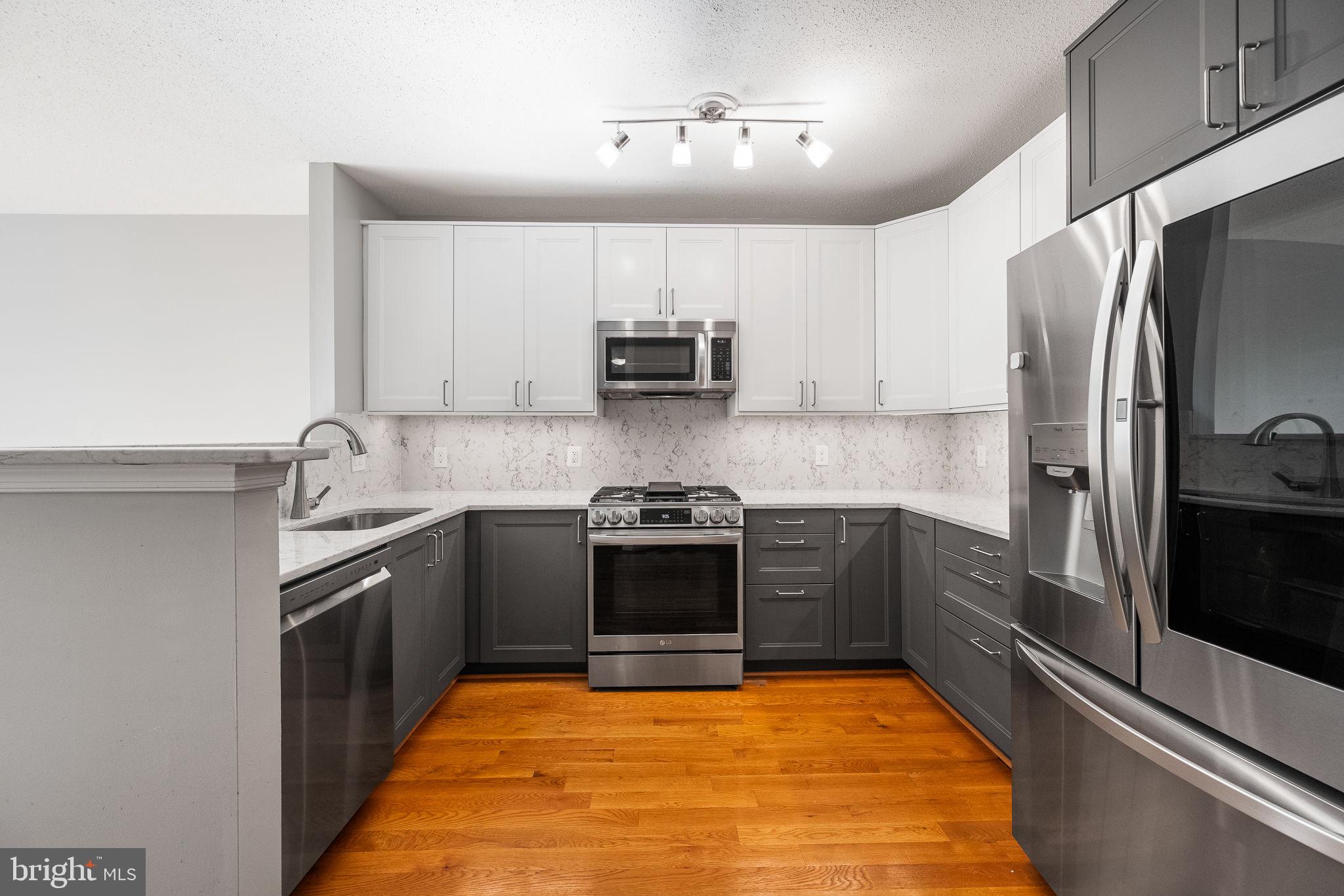 LIFESTYLE AT SULLY STATION - Residential