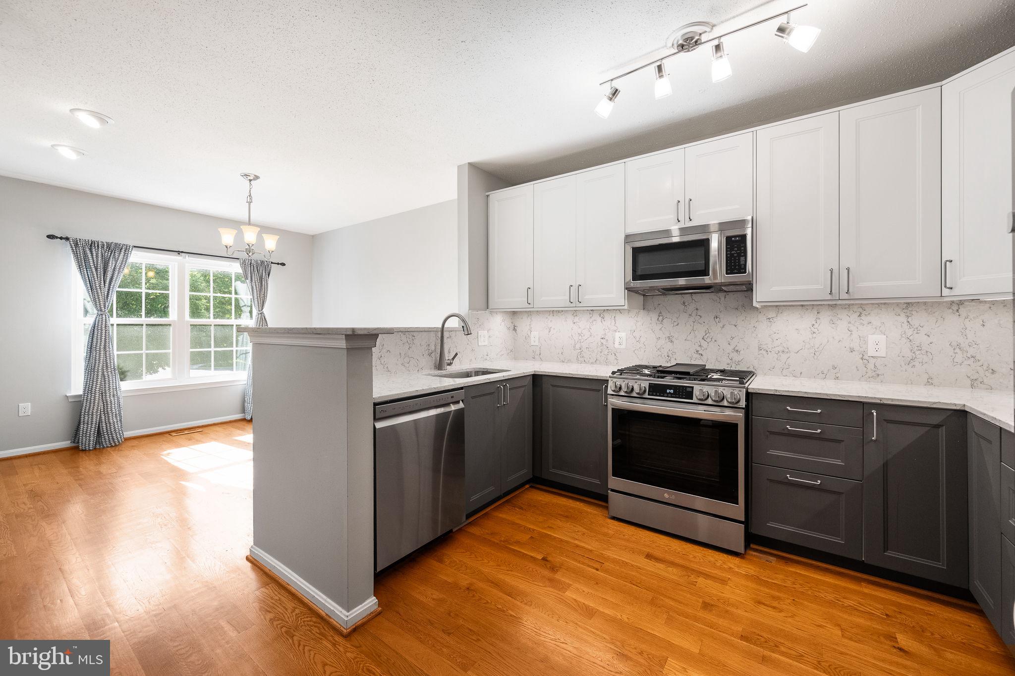 LIFESTYLE AT SULLY STATION - Residential