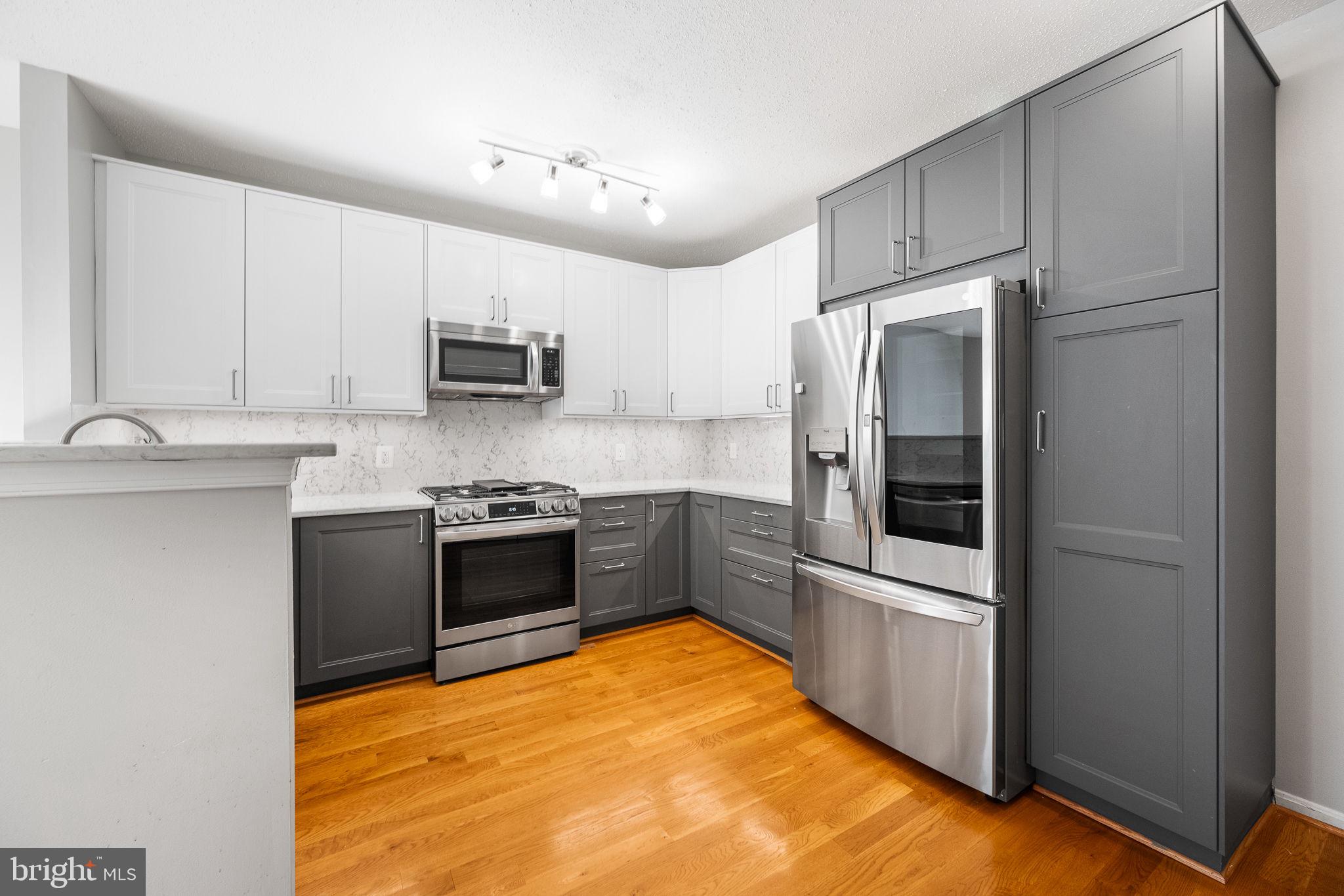 LIFESTYLE AT SULLY STATION - Residential