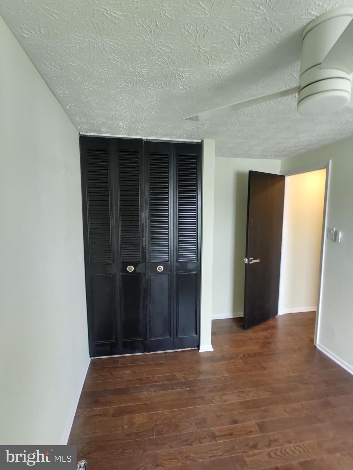 OAK POND - Residential