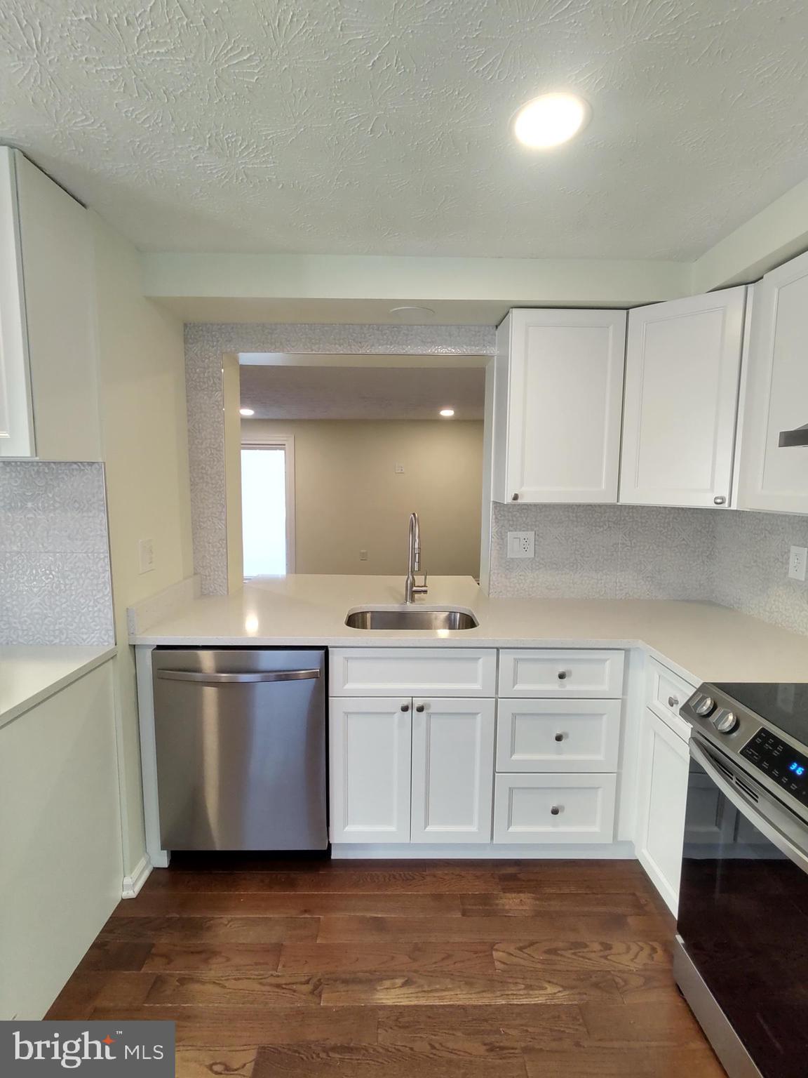 OAK POND - Residential