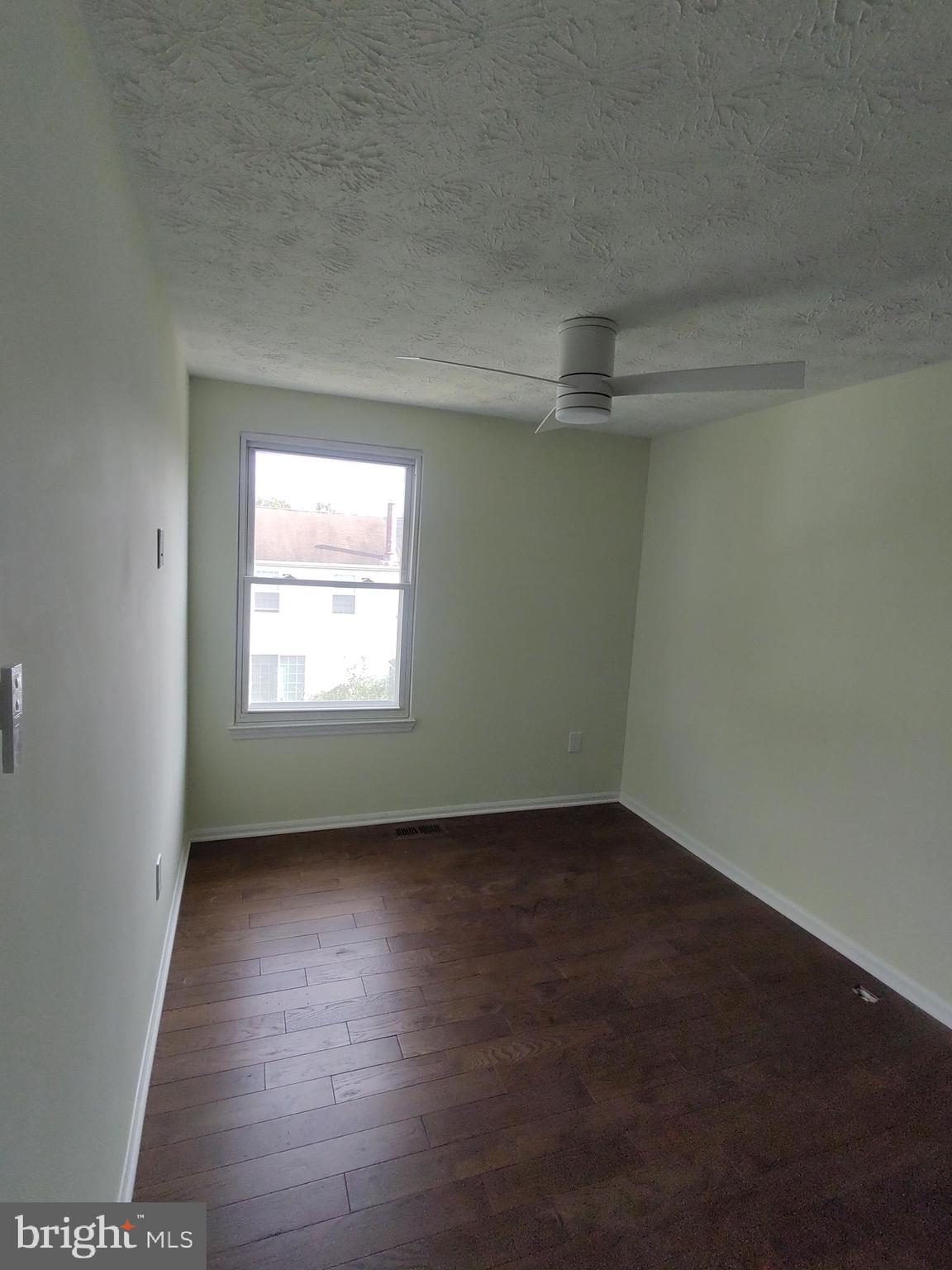 OAK POND - Residential