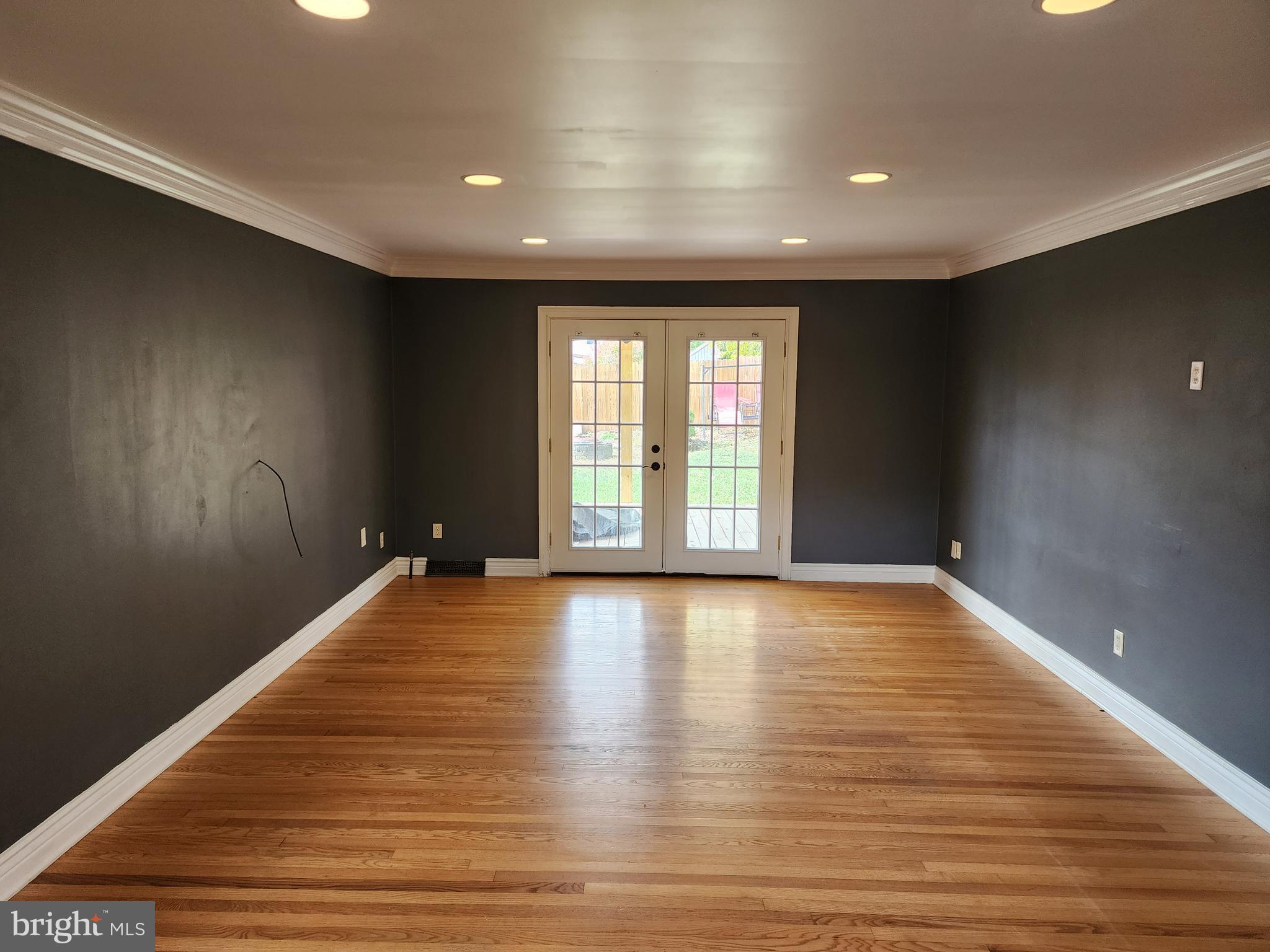 WEST SIDE - Residential