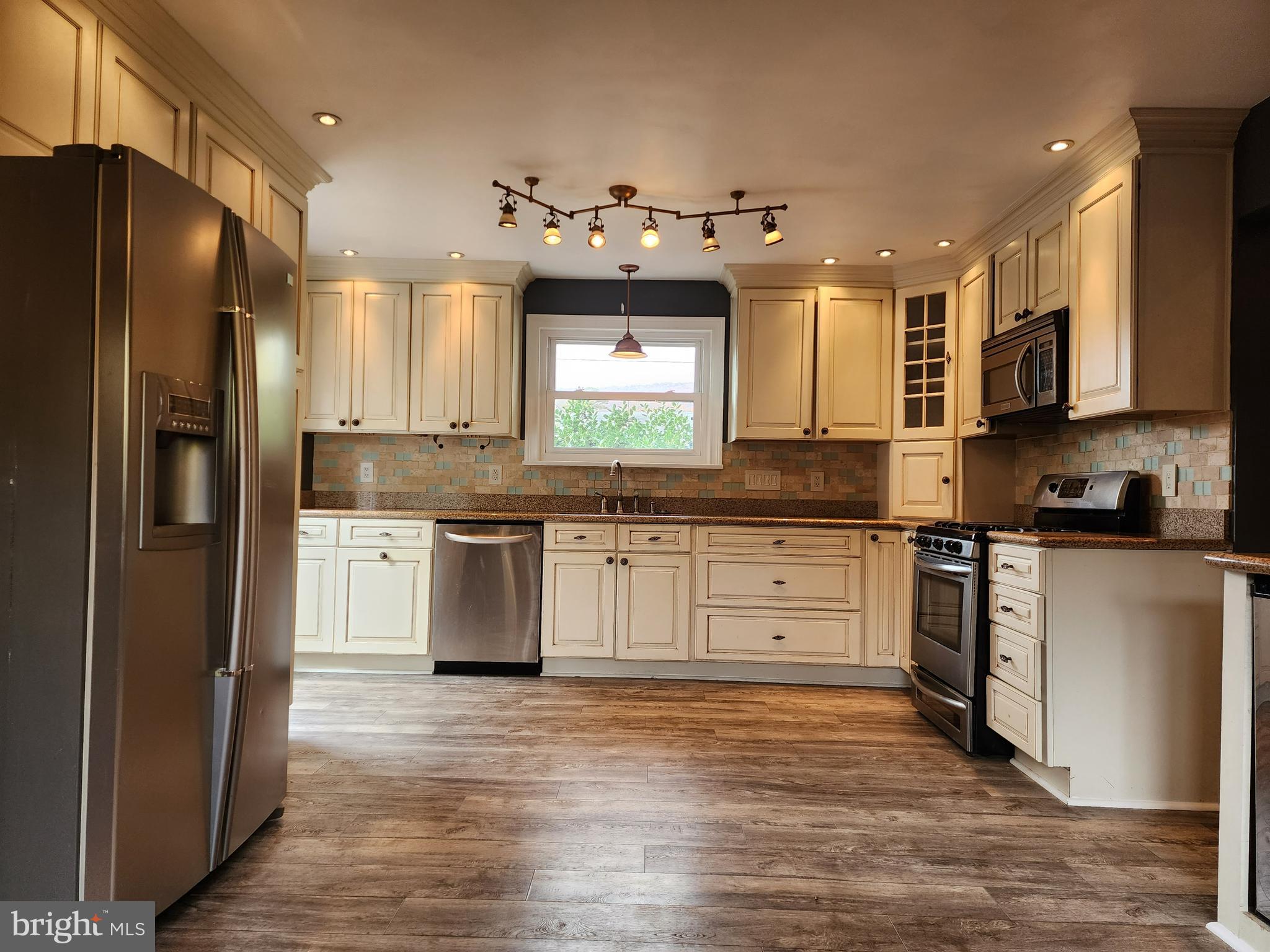 WEST SIDE - Residential