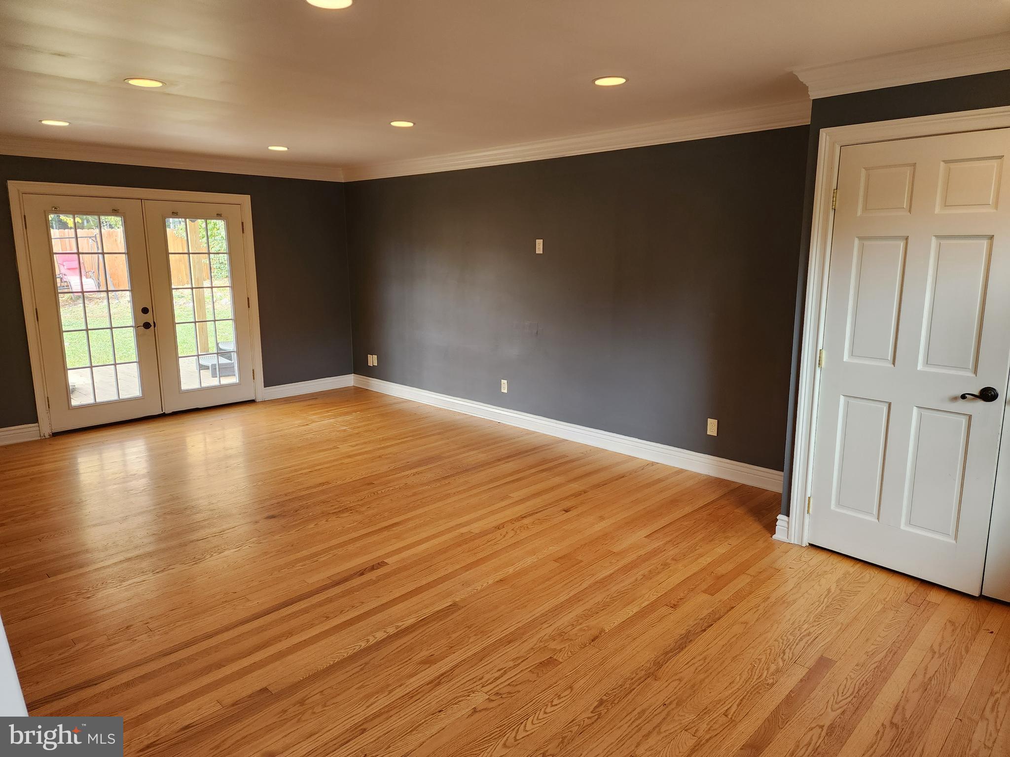 WEST SIDE - Residential