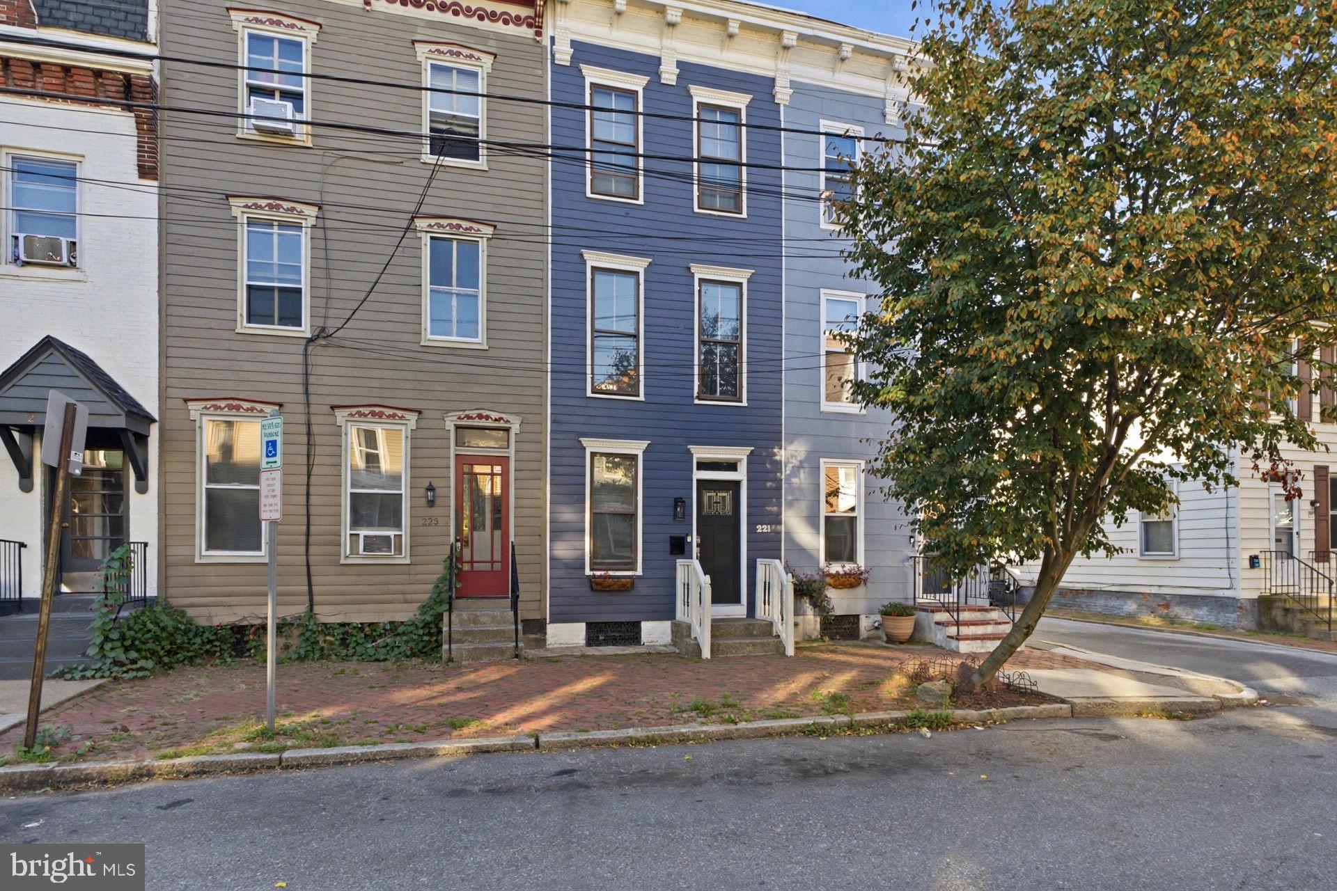 221 BOAS STREET