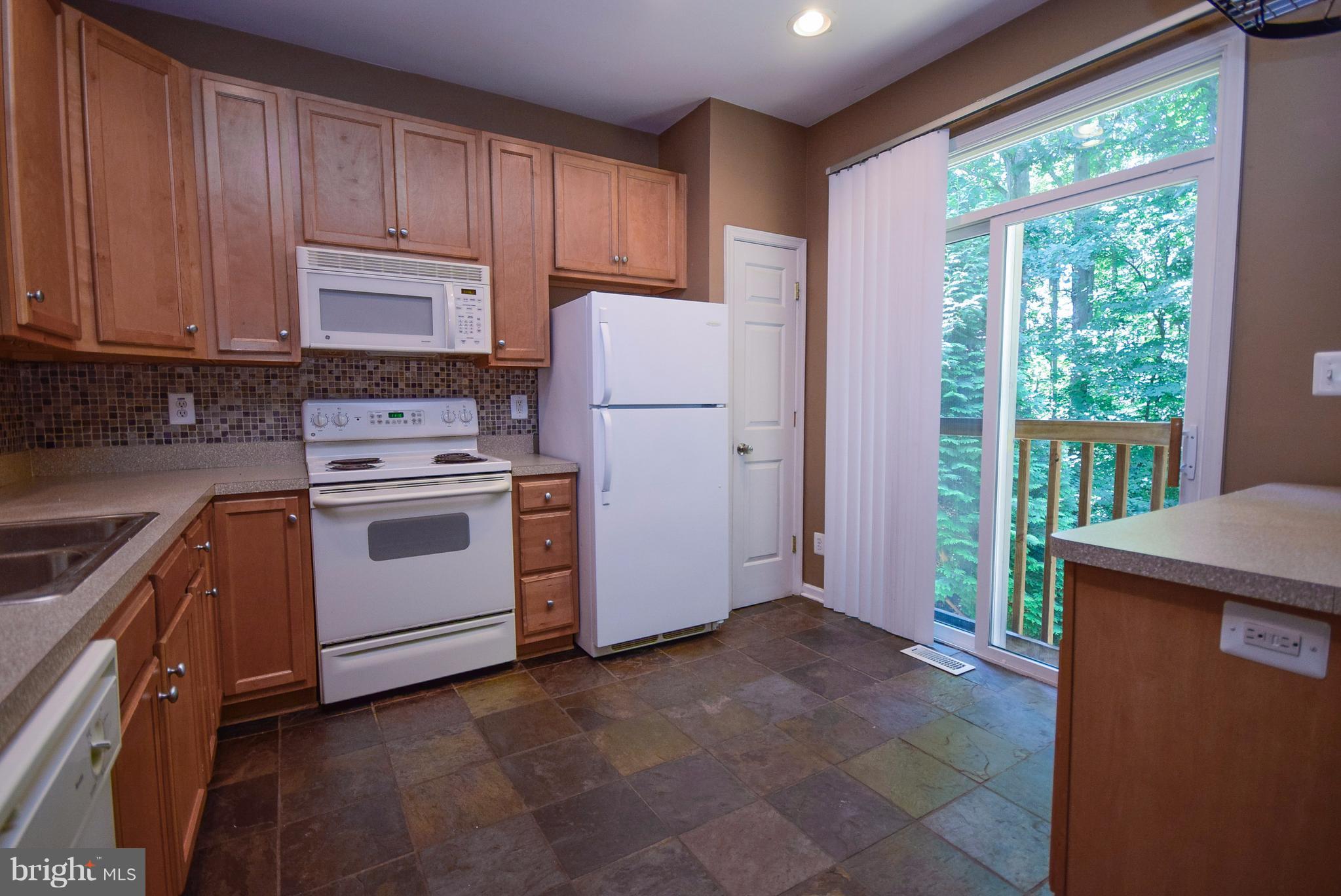 LAFAYETTE VILLAGE - Residential