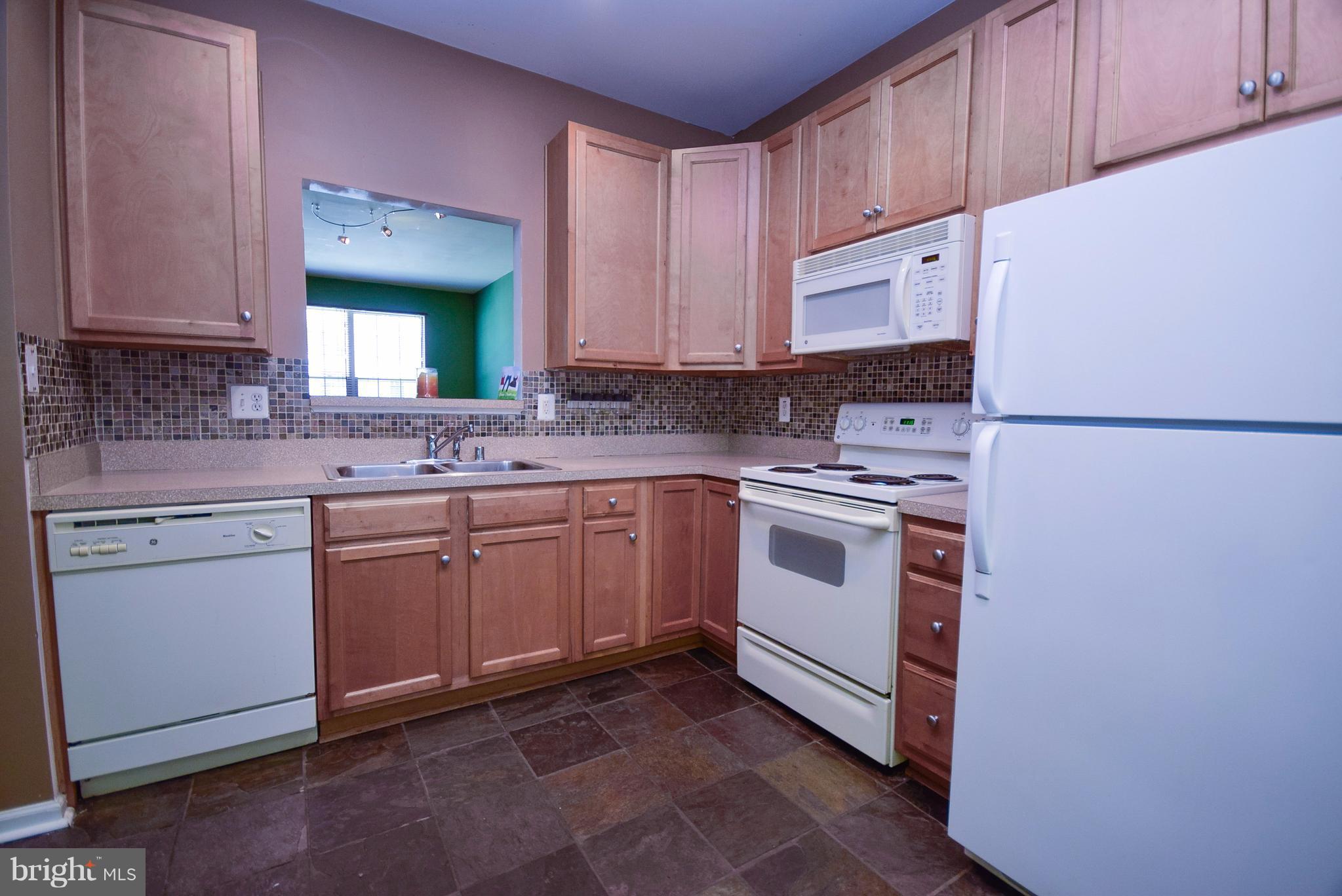 LAFAYETTE VILLAGE - Residential